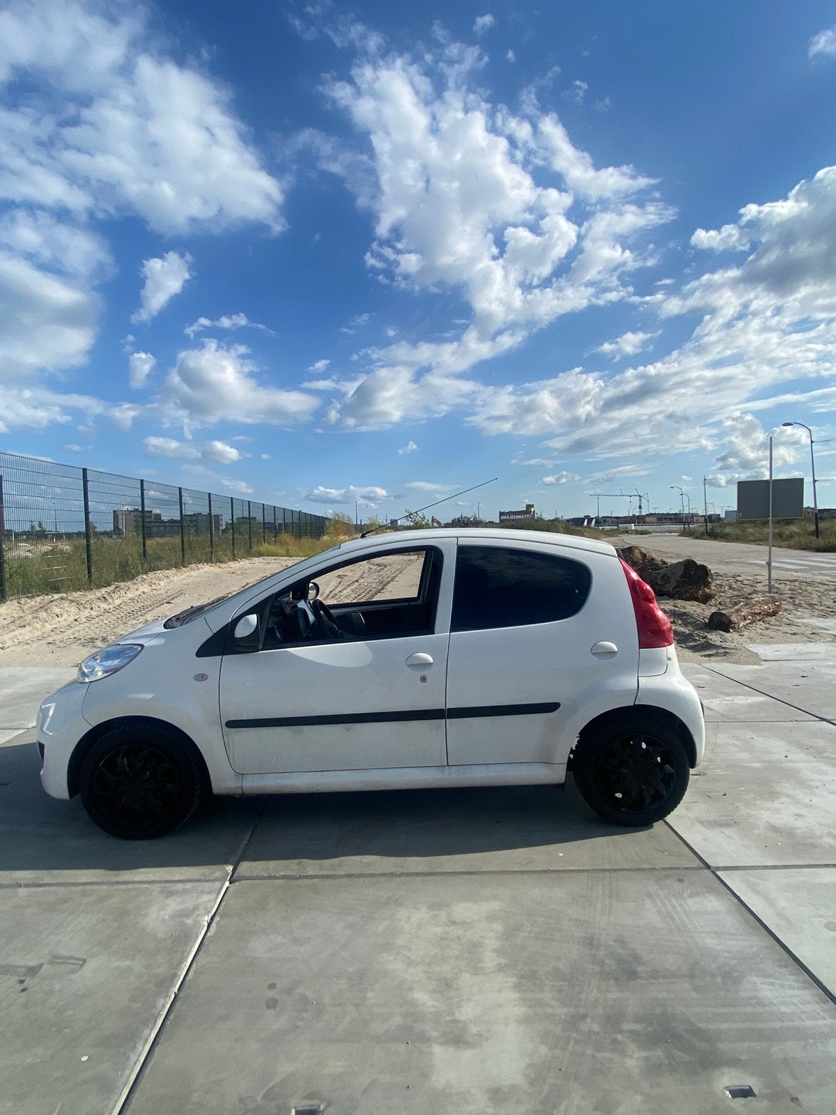 Peugeot 107 (FACELIFT) AIRCO, CARPLAY, KOOPJE!👌, Voorwielaandrijving, 4 stoelen, Origineel Nederlands, Handgeschakeld
