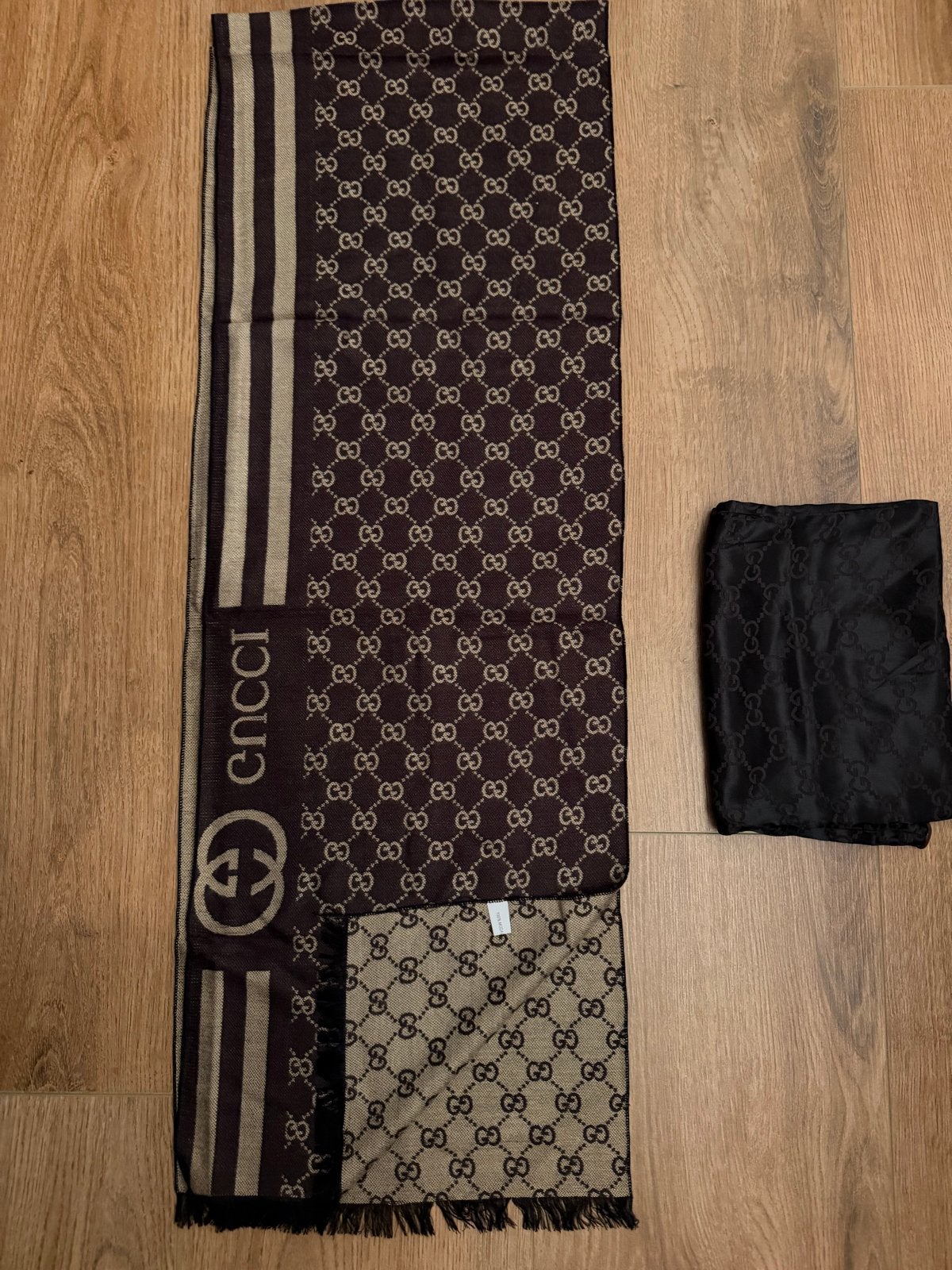 Gucci sjaal met GG-patroon, Ophalen of Verzenden, Zo goed als nieuw, Sjaal