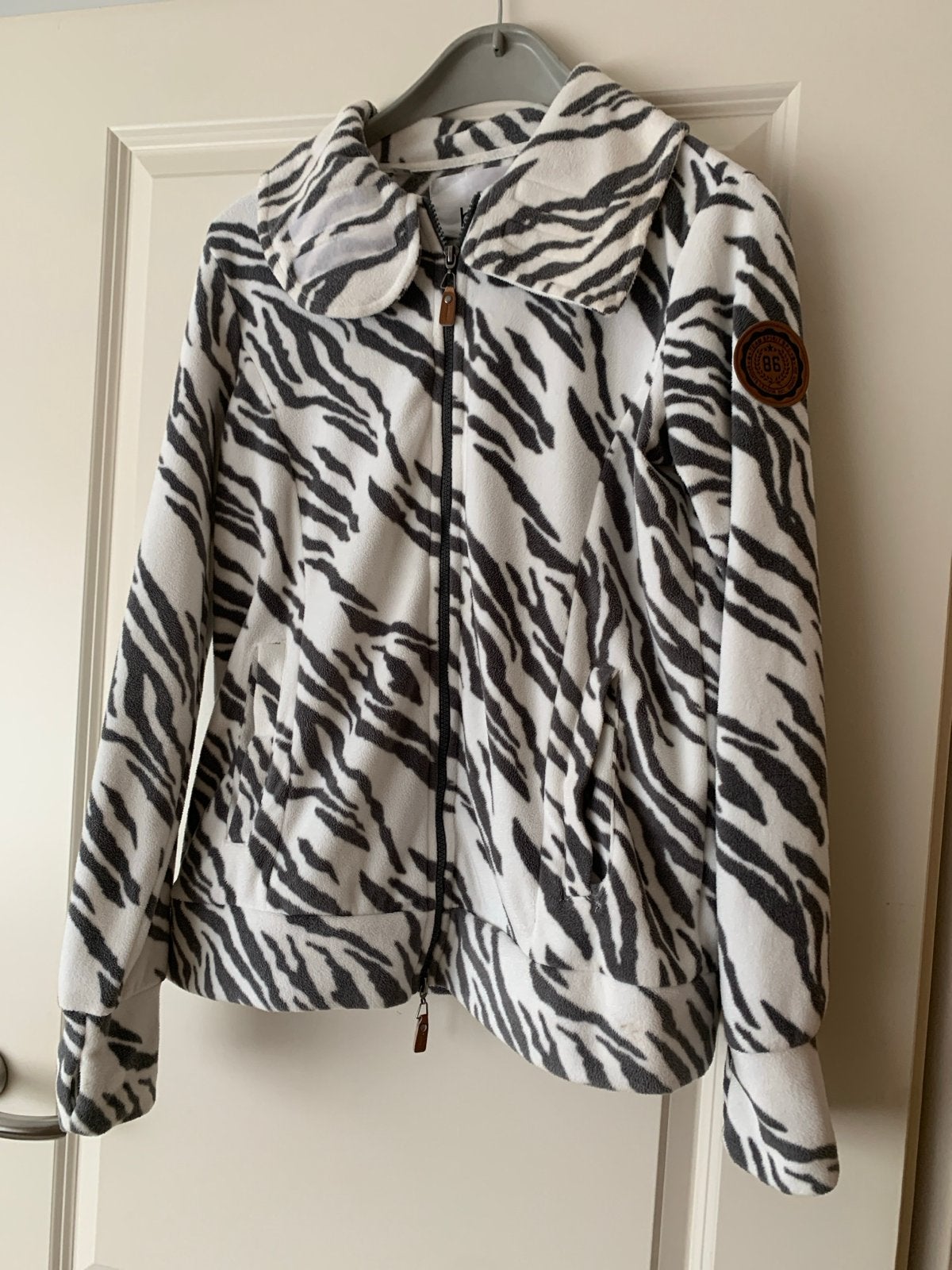 Zebraprint fleece jasje bpc, Ophalen of Verzenden, Zo goed als nieuw, Maat 38/40 (M), Wit