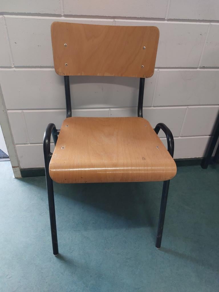 Stevige houten kantine stoelen, stapelbaar., Ophalen, Bruin, Vijf, Zes of meer stoelen