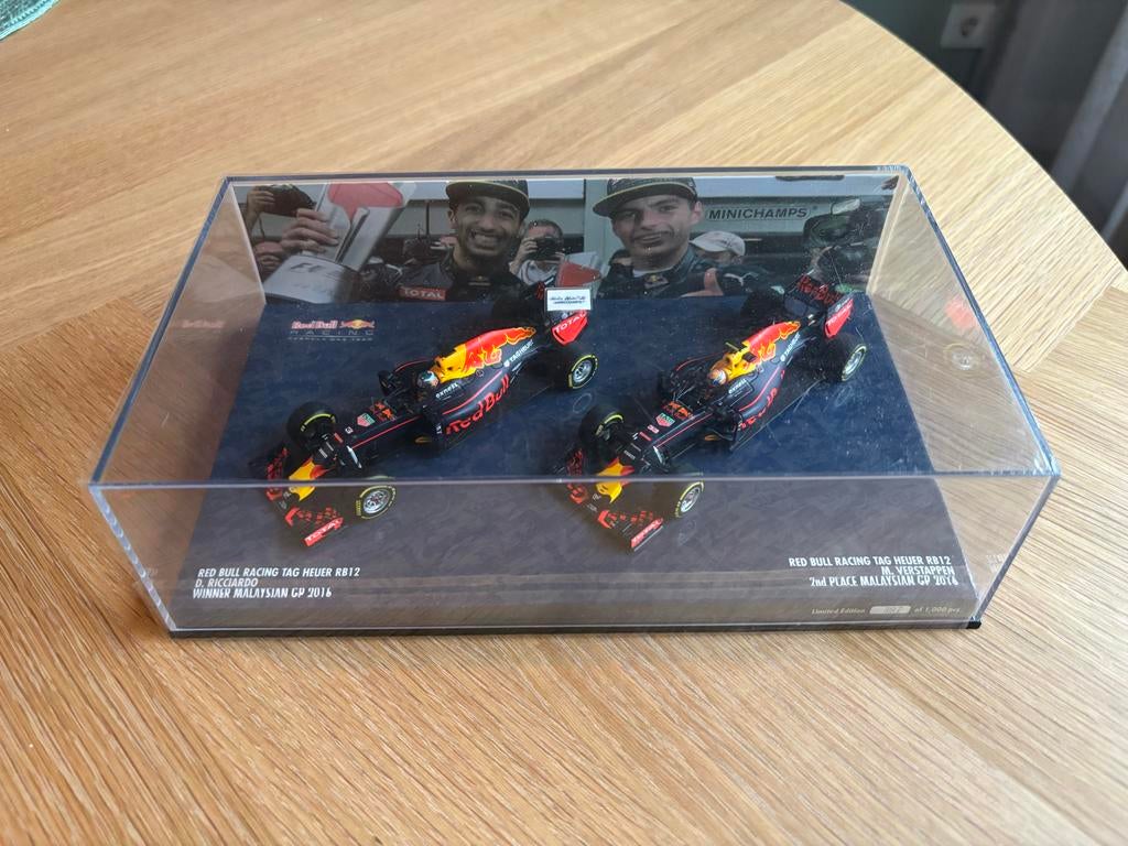 Minichamps Red Bull RB12 Max Verstappen & Ricciardo, Hobby en Vrije tijd, Modelauto's | 1:43, Ophalen of Verzenden, Nieuw, Auto
