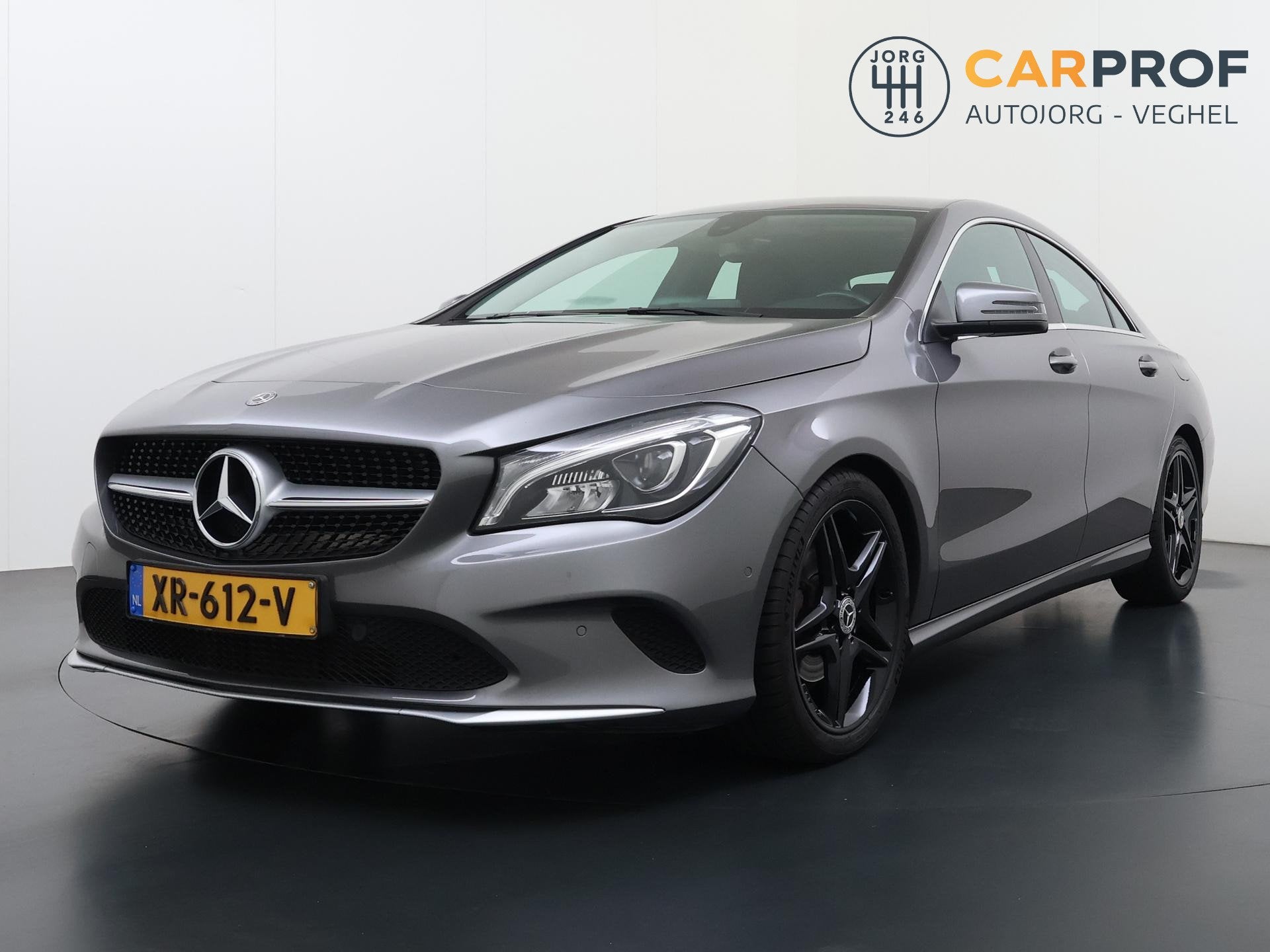 Mercedes-Benz CLA-klasse 180 Ambition 18" AMG Velgen | Trekh, Auto's, Gebruikt, 4 cilinders, 715 kg, Leder en Stof