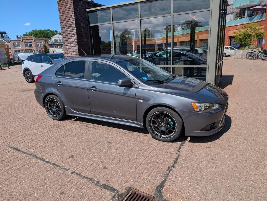 Mitsubishi Lancer 1.8 Mivec Sportback 2009 Grijs - XL scherm, Auto's, Mitsubishi, 1330 kg, Origineel Nederlands, Handgeschakeld