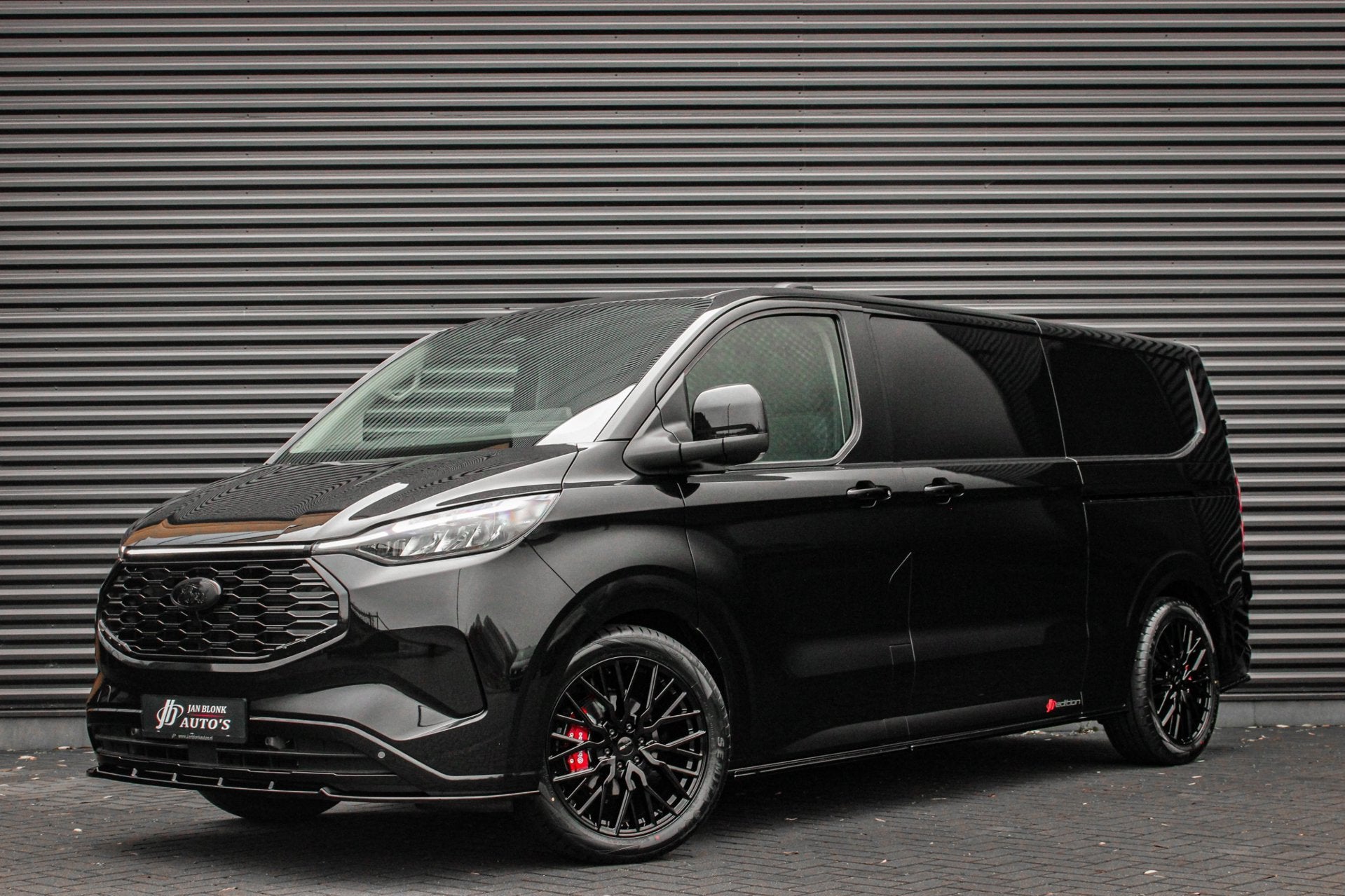 Ford E-Transit Cust. L2H1 Limited 71 kWh 218PK / JB- EDITON, Automaat, Dealer onderhouden, Achterwielaandrijving, Zwart