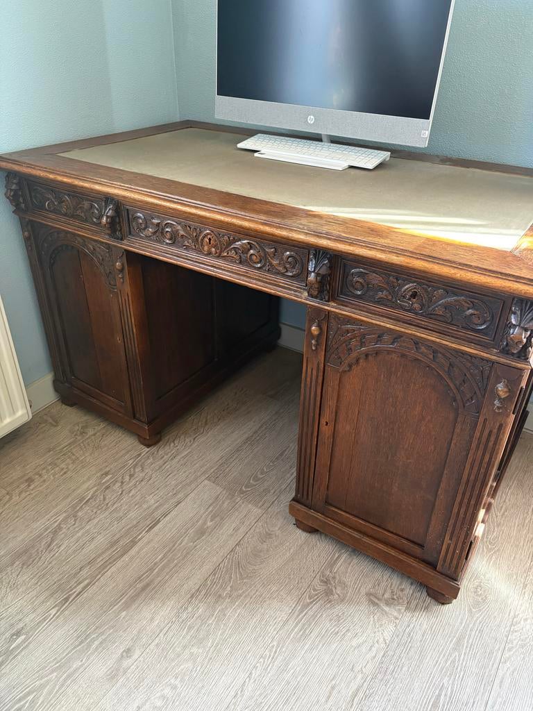 Antiek houten bureau met houtsnijwerk (± 1900), Antiek en Kunst, Ophalen