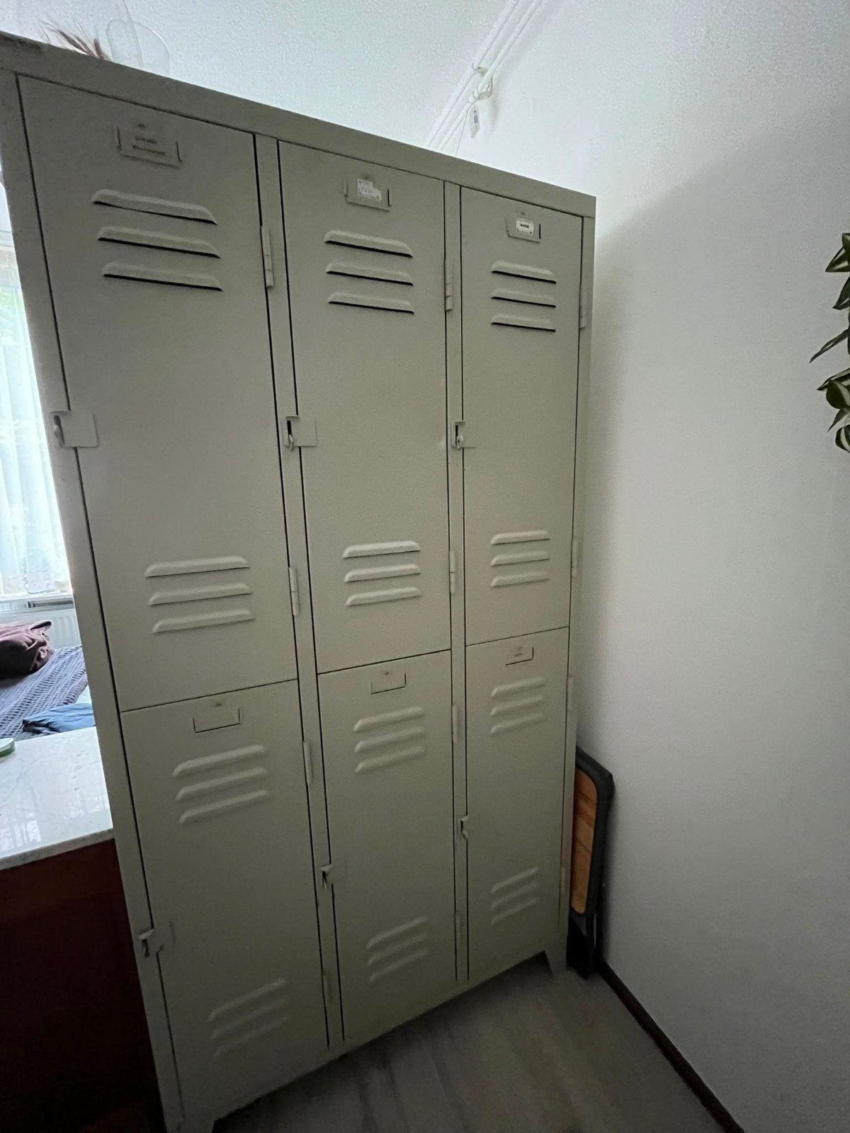 Metalen Lockerkast met 6 Vakken - Ideaal voor Opslag, Ophalen of Verzenden, Gebruikt, Industrieel