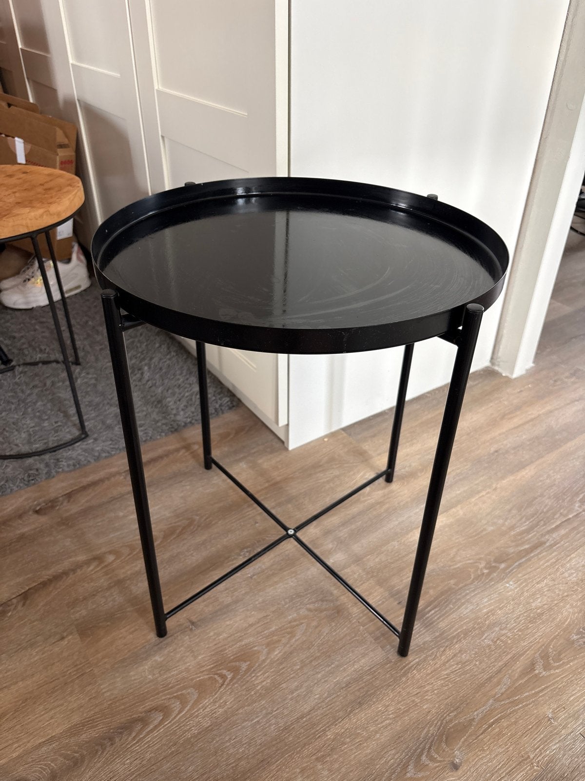 IKEA Gladom bijzettafel - Zwart, rond en veelzijdig, Minder dan 55 cm, Metaal of Aluminium, Rond, Zo goed als nieuw