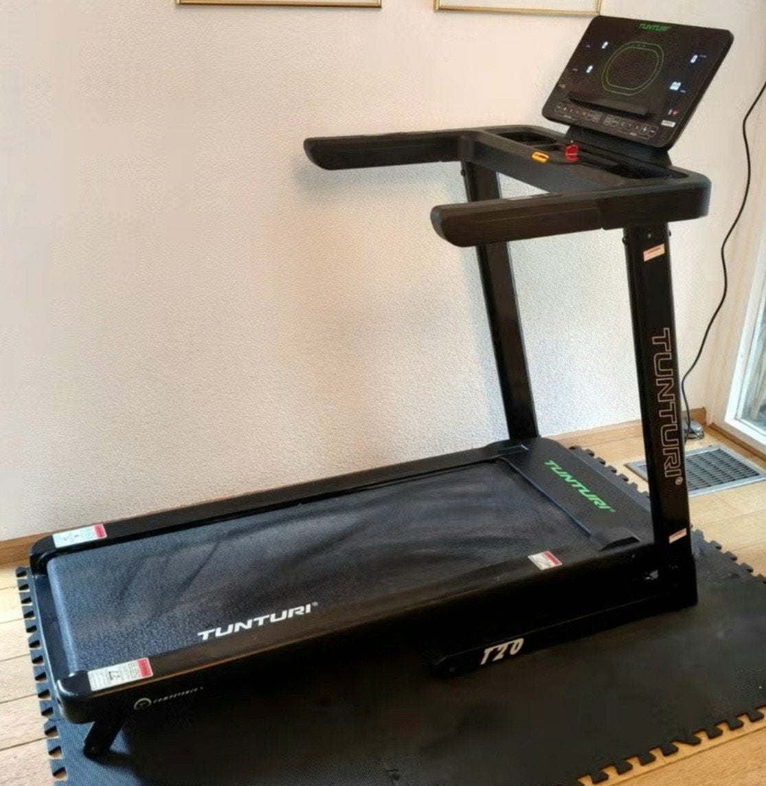 Nieuwstaat Tunturi Competence T20 Loopband + Vloermat

Prim, Ophalen, Zo goed als nieuw, Loopband