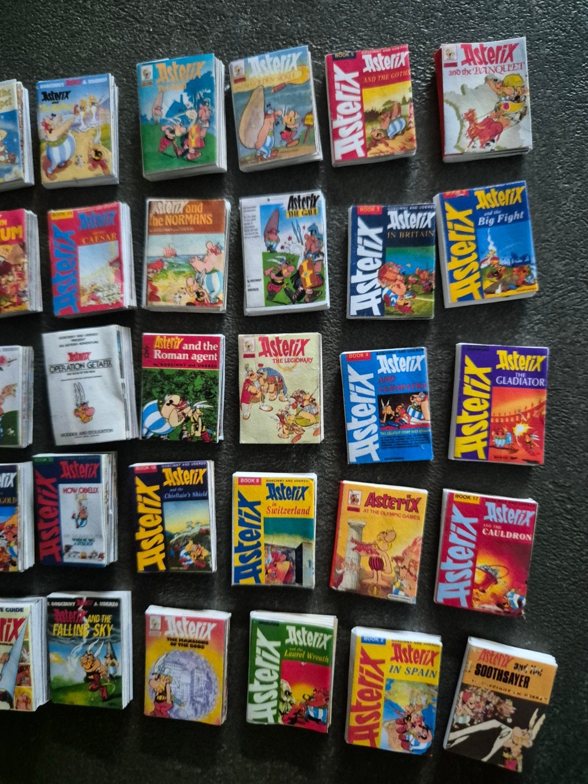 41x Asterix en Obelix mini boekjes poppenhuis boekjes, Meerdere stripboeken, Ophalen of Verzenden, Zo goed als nieuw