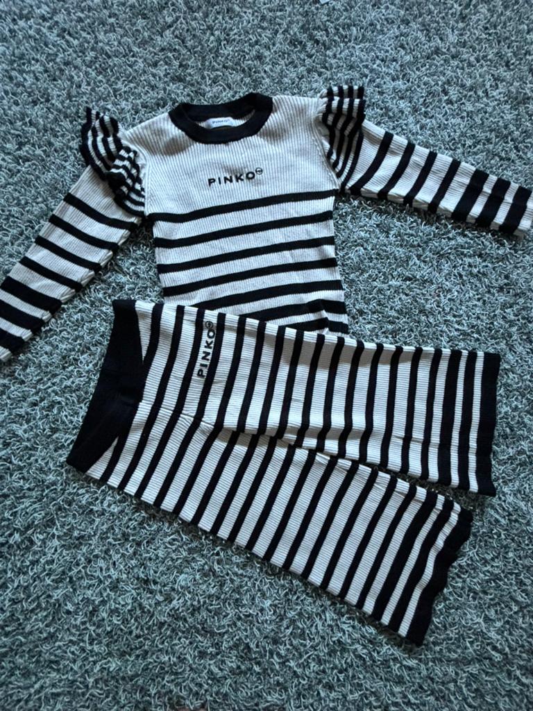 Pinko trui met bijpassend broekje 5 jaar, Kinderen en Baby's, Kinderkleding | Maat 110, Ophalen of Verzenden, Zo goed als nieuw