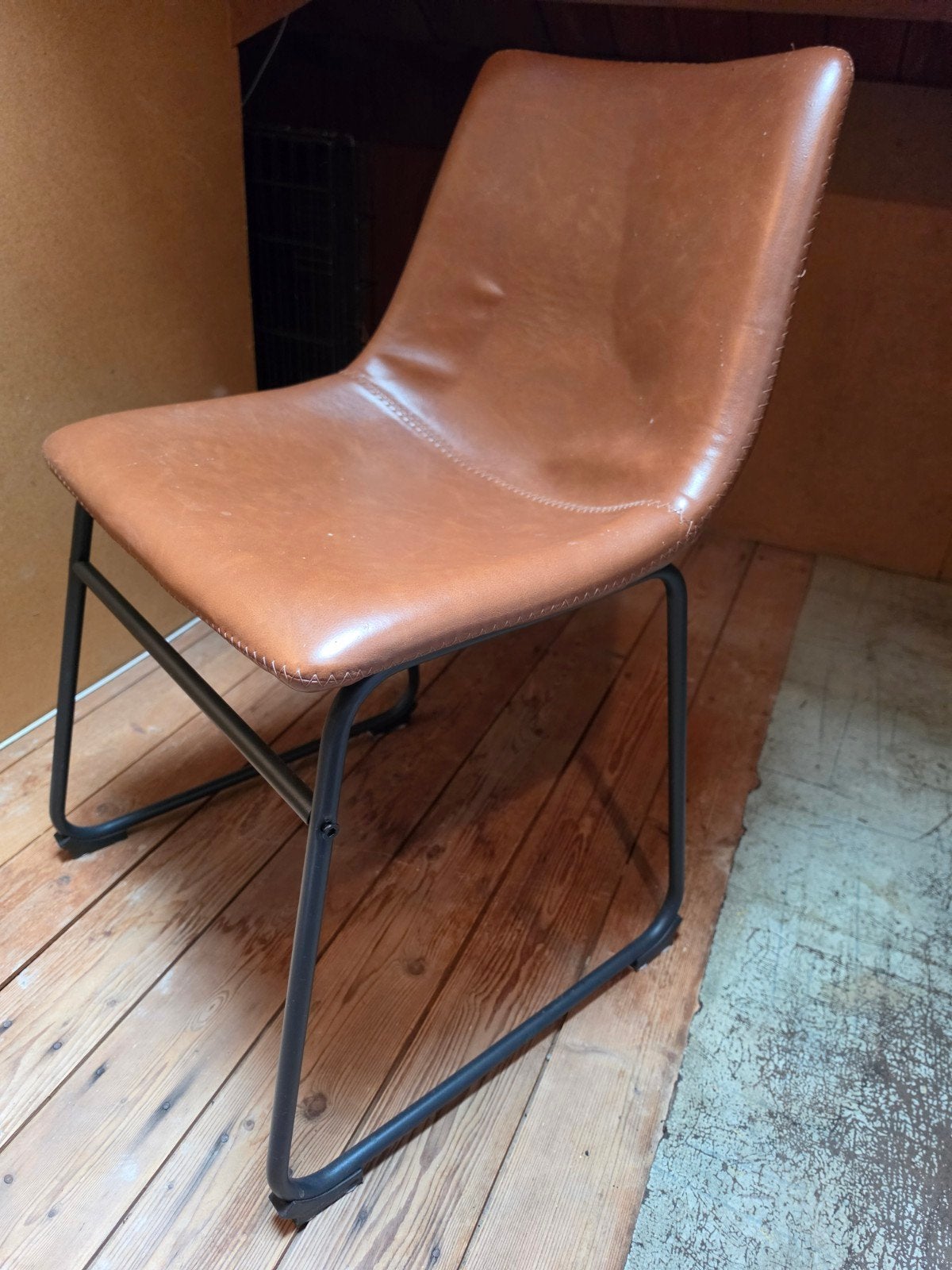 Comfortabele bruine leren stoel met metalen onderstel, Ophalen, Gebruikt, Eén, Leer