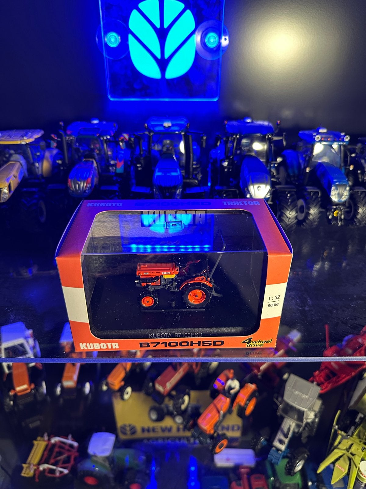 Kubota B7100HSD 1:32 Tractor - Nieuw in doos, Overige merken, 1:32 tot 1:50, Overige typen, Nieuw