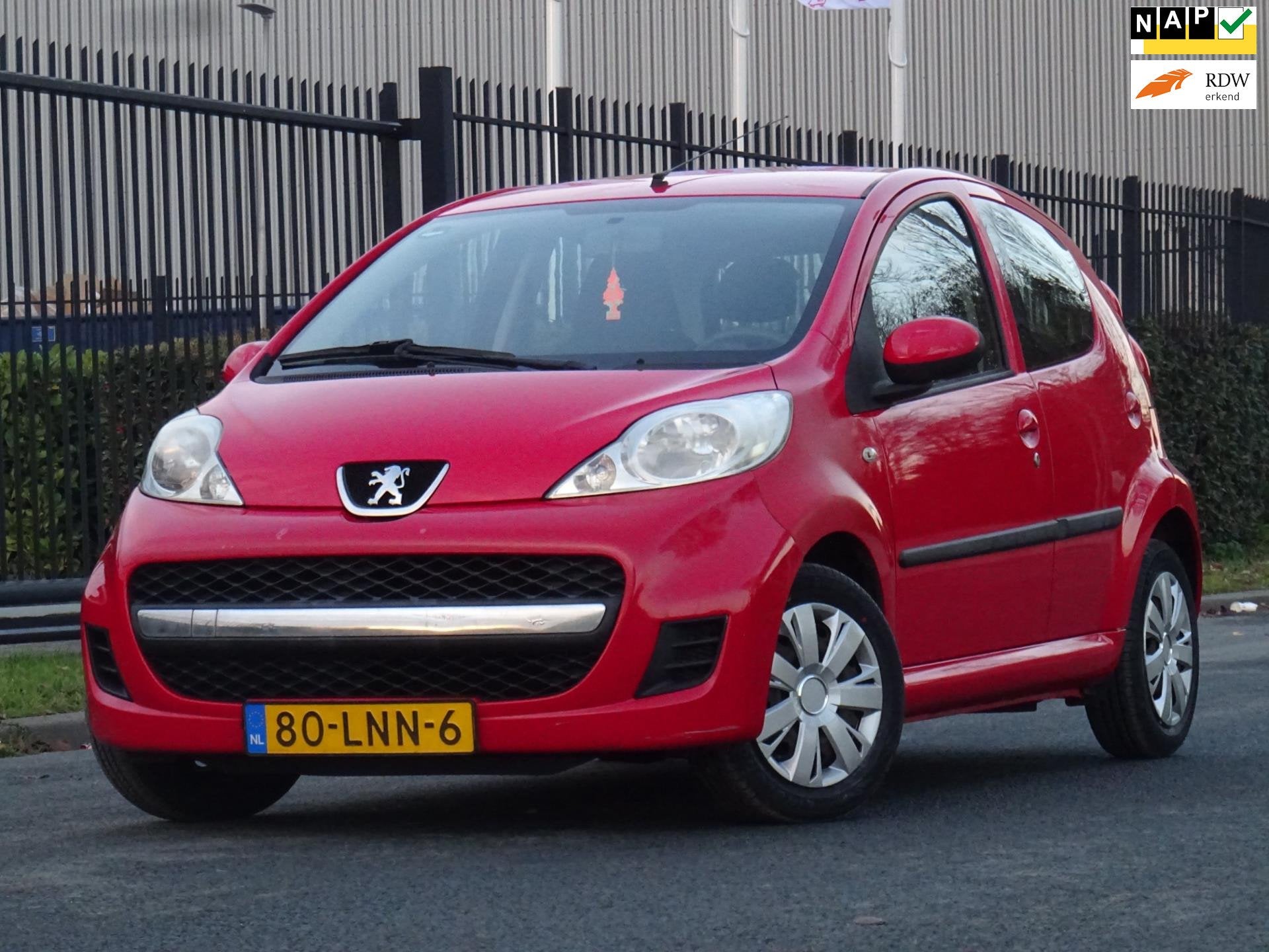 Peugeot 107 1.0-12V XS 5-DEURS NAP/NIEUWE APK, Voorwielaandrijving, Gebruikt, Elektrische ramen, 4 stoelen