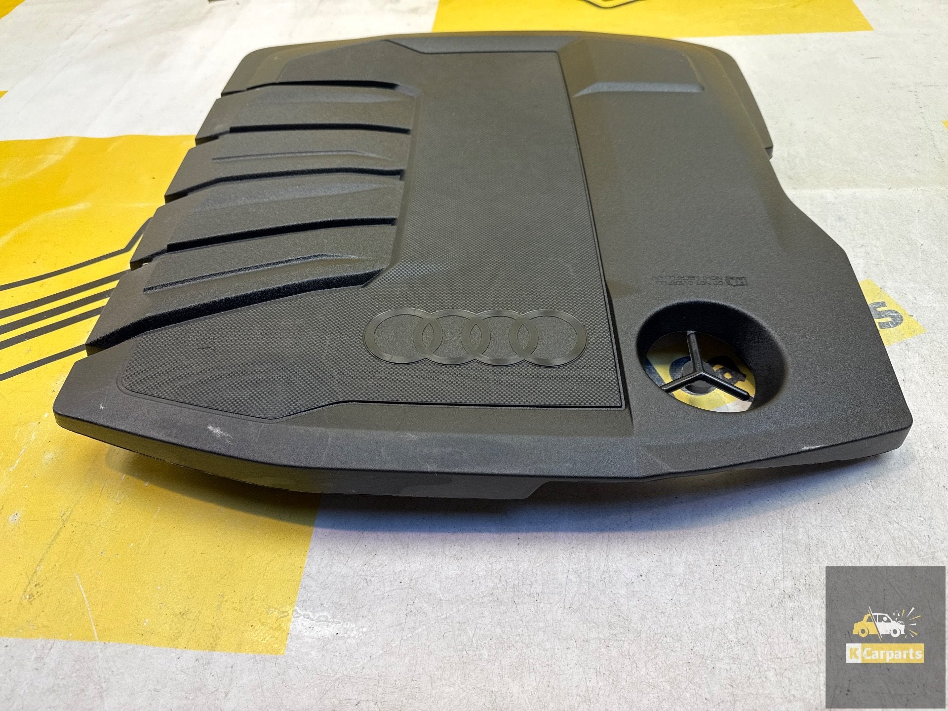 Audi A6 C8 Motor beschermplaat 2018-2025 0122938A origineel, Gebruikt, Voor, AUDI AG, Auto-Union-Strasse 1
85045  Ingolstadt, DE
