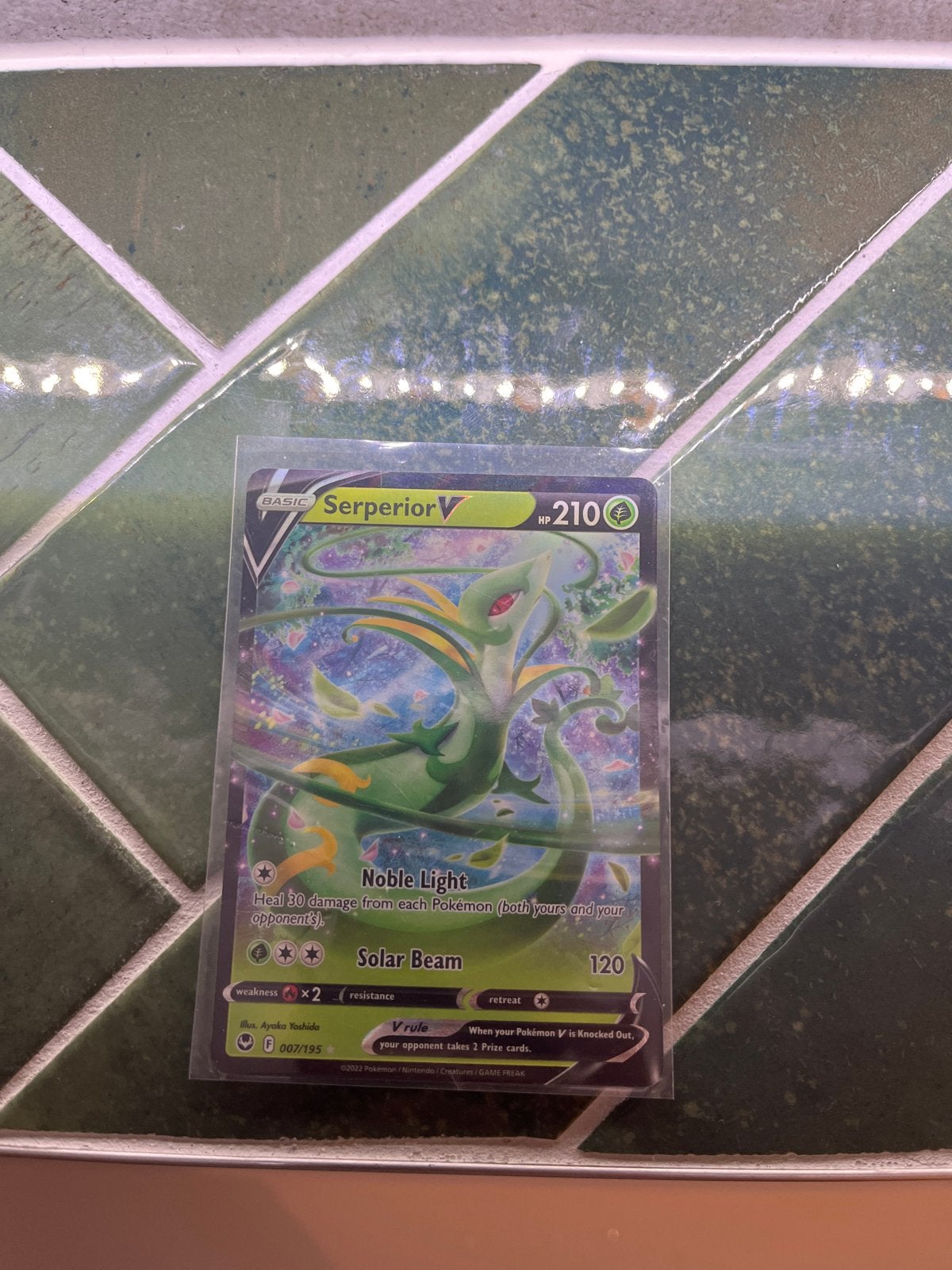 Pokémon Kaart Serperior V 007/185 - Zo goed als nieuw, Ophalen of Verzenden, Zo goed als nieuw, Losse kaart