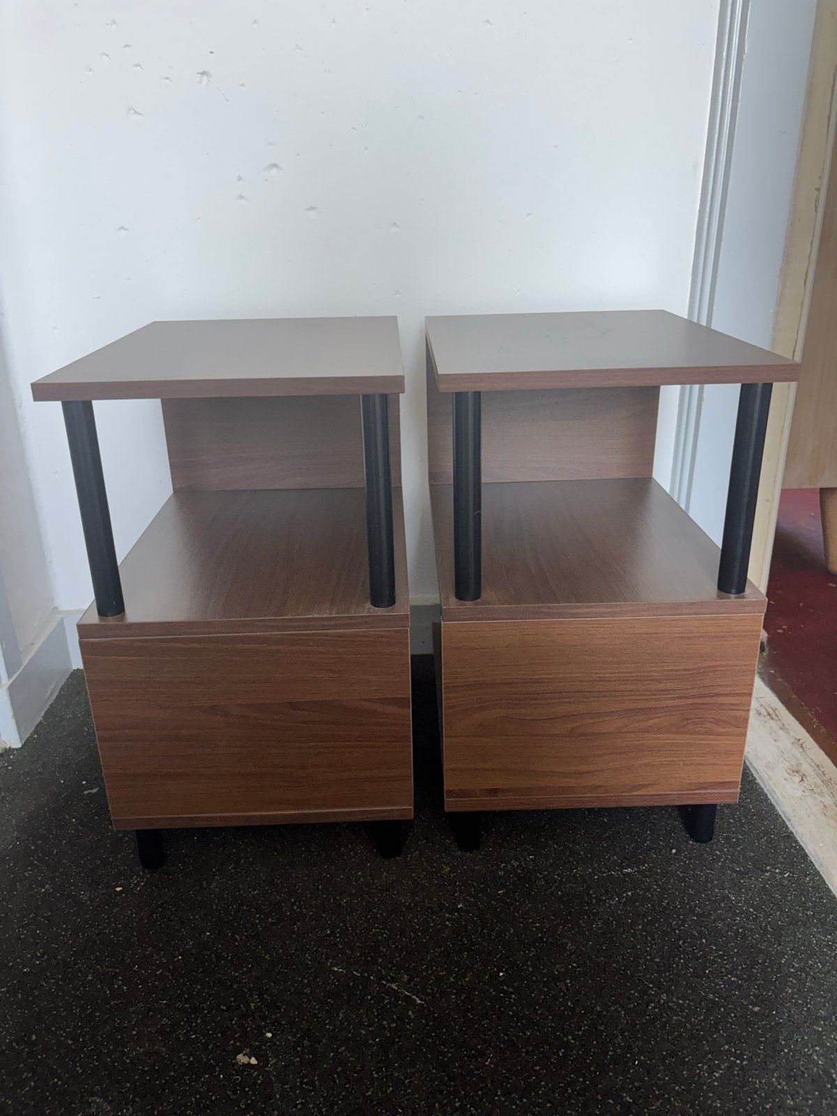 Bijzettafeltjes of nachtkastjes - 2 stuks, Zo goed als nieuw, Rechthoekig, Ophalen, 45 tot 60 cm
