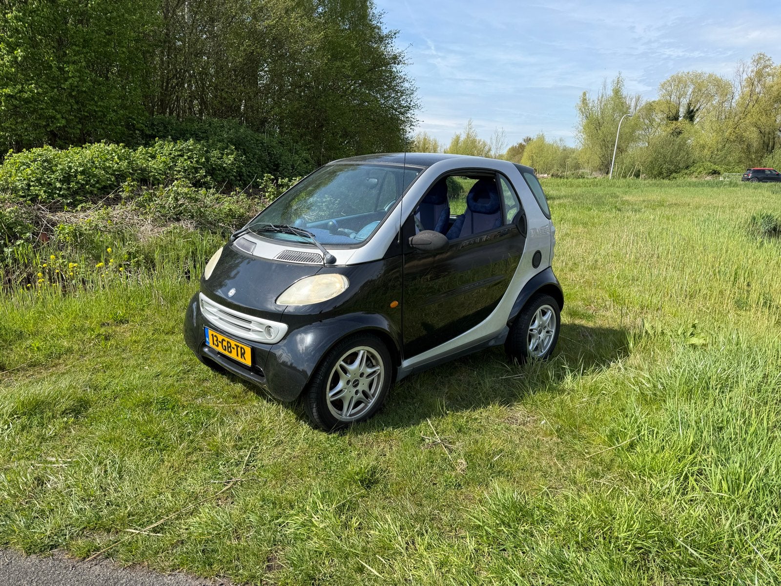Smart 0.6 40KW AUT 2000 Grijs/zwart, Auto's, Overige Auto's, Automaat, 54 pk, 18 €/maand, Zwart