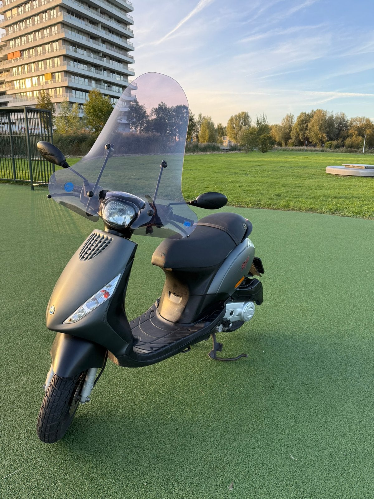Piaggio Zip iGet 2019 | 14.000 km | Grijs | 1e eigenaar, Fietsen en Brommers, Ophalen, Zo goed als nieuw, Benzine, Zip