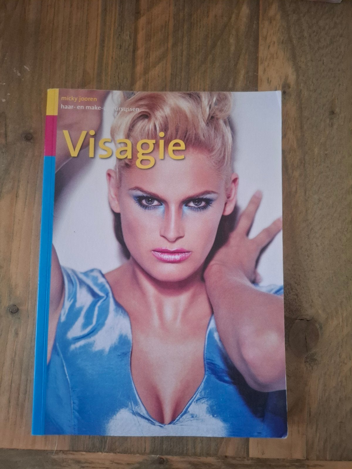 Visagie boek van Micky Jooren - Haar- en make-up cursussen, Boeken, Studieboeken en Cursussen, Zo goed als nieuw, Overige niveaus