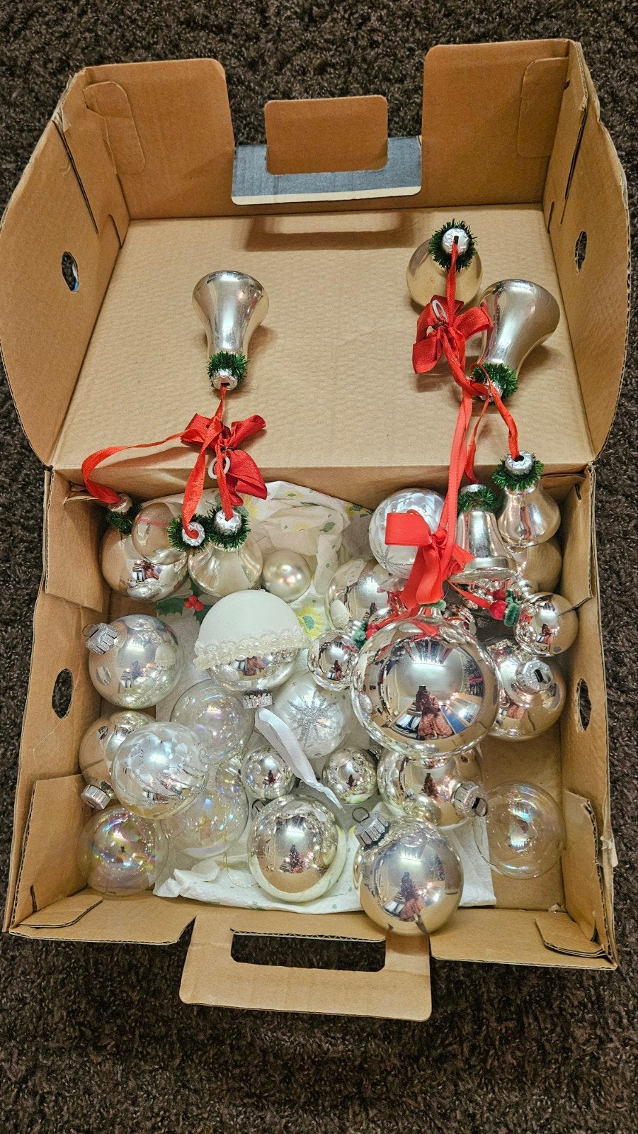doos oude glazen kerstballen, Ophalen