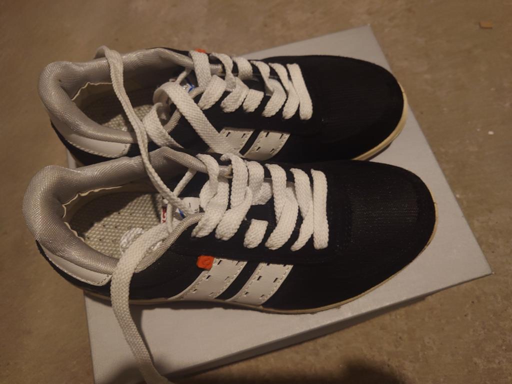 Veiligheidsschoenen maat 37. Nieuw, Kleding | Dames, Schoenen, Ophalen of Verzenden, Zo goed als nieuw, Zwart, Sneakers of Gympen