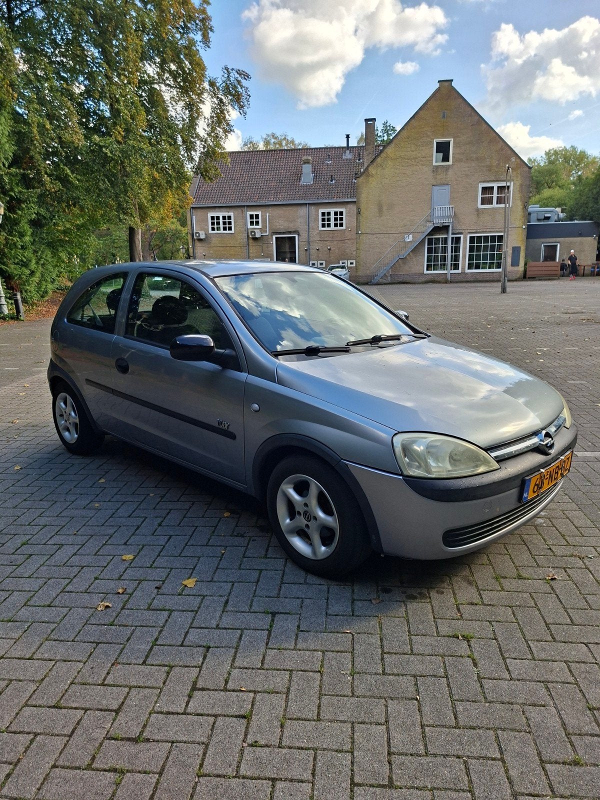 Opel Corsa 1.2 16V 3D 2003 Grijs apk tot 02-08-2027, Auto's, Voorwielaandrijving, 450 kg, 74 pk, 31 €/maand