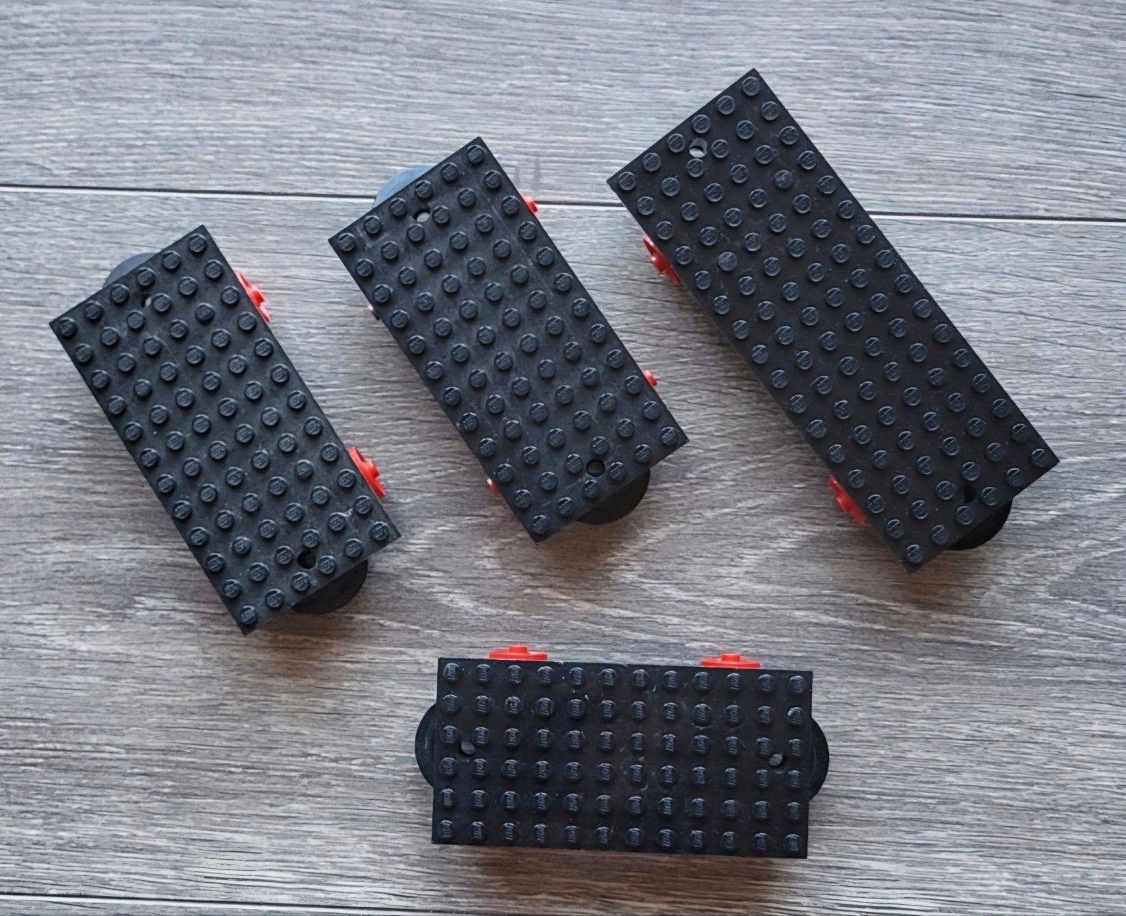 Lego trein blauwe rails wagon onderstellen (zonder magneten), Ophalen of Verzenden, Gebruikt, Losse stenen, Lego
