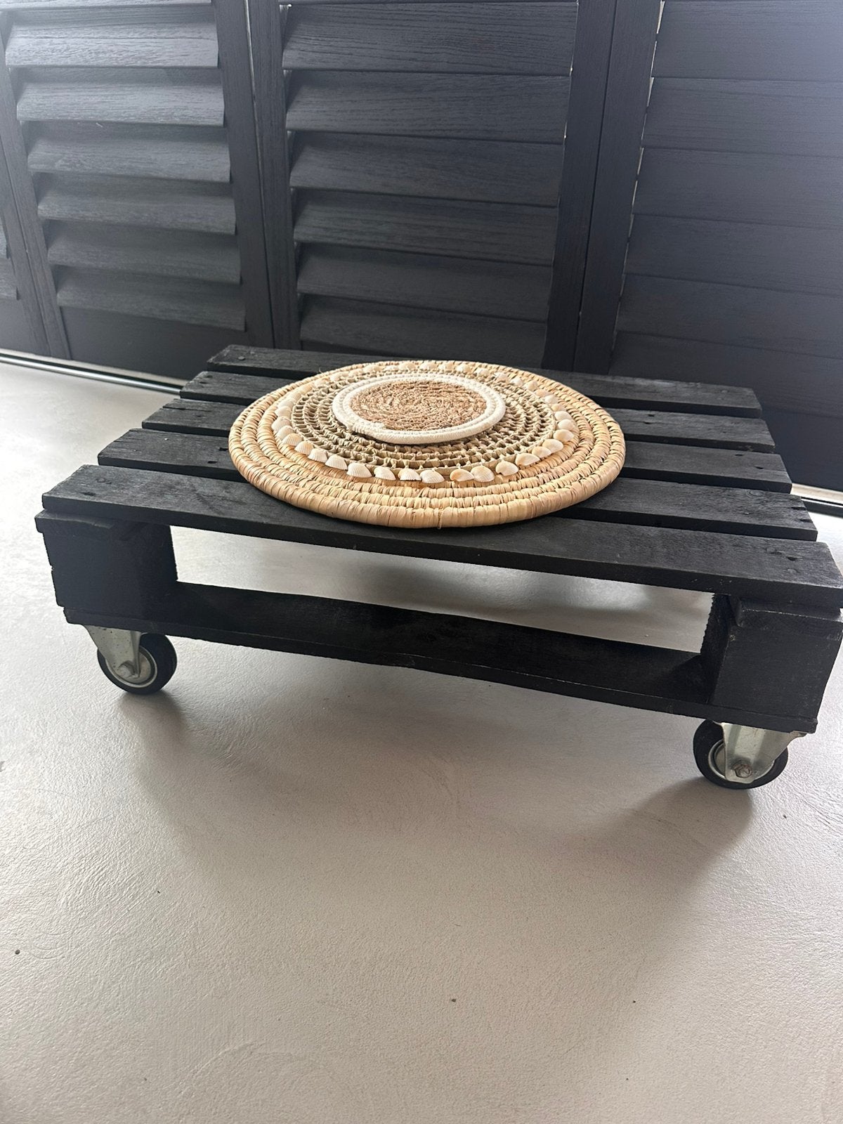 Trendy Pallet Tafeltje op Wielen  Zwart Hout, Ophalen, Gebruikt, Vierkant, Overige houtsoorten