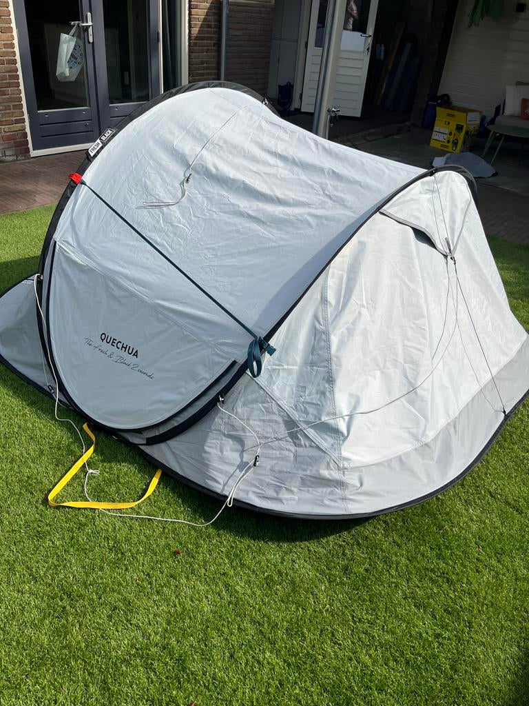 Quechua 2 Seconds Fresh & Black 3-persoons tent, Caravans en Kamperen, Ophalen, Zo goed als nieuw, Tot en met 3
