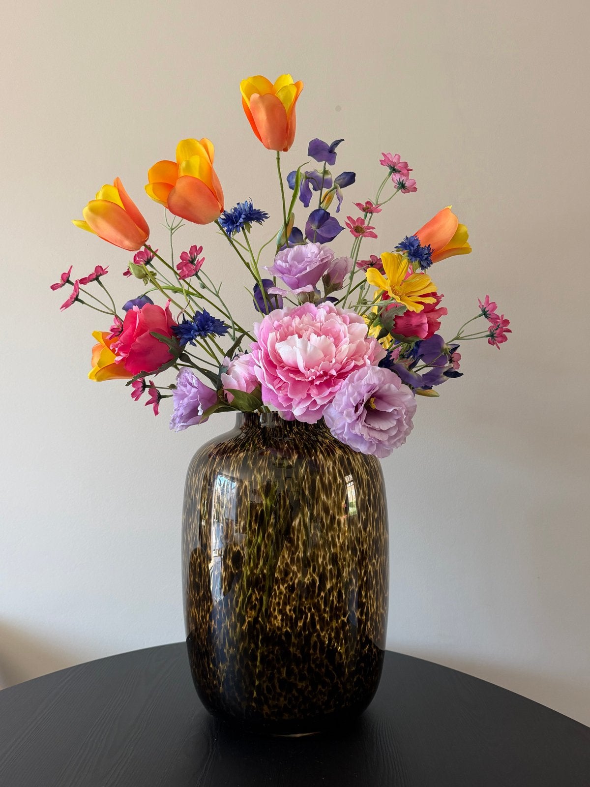 Grote glazen vaas met kleurrijk boeket kunstbloemen, Ophalen, Zo goed als nieuw