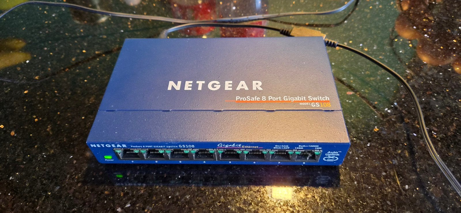 NETGEAR ProSafe 8-poorts Gigabit Switch GS108 V3, Computers en Software, Ophalen of Verzenden, Zo goed als nieuw