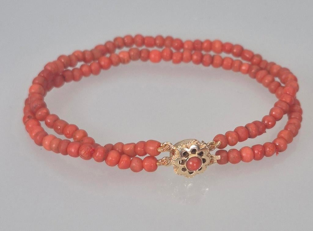 Antiek bloedkoralen armbandje met gouden sluiting, Verzenden, Goud, Armband, Met edelsteen