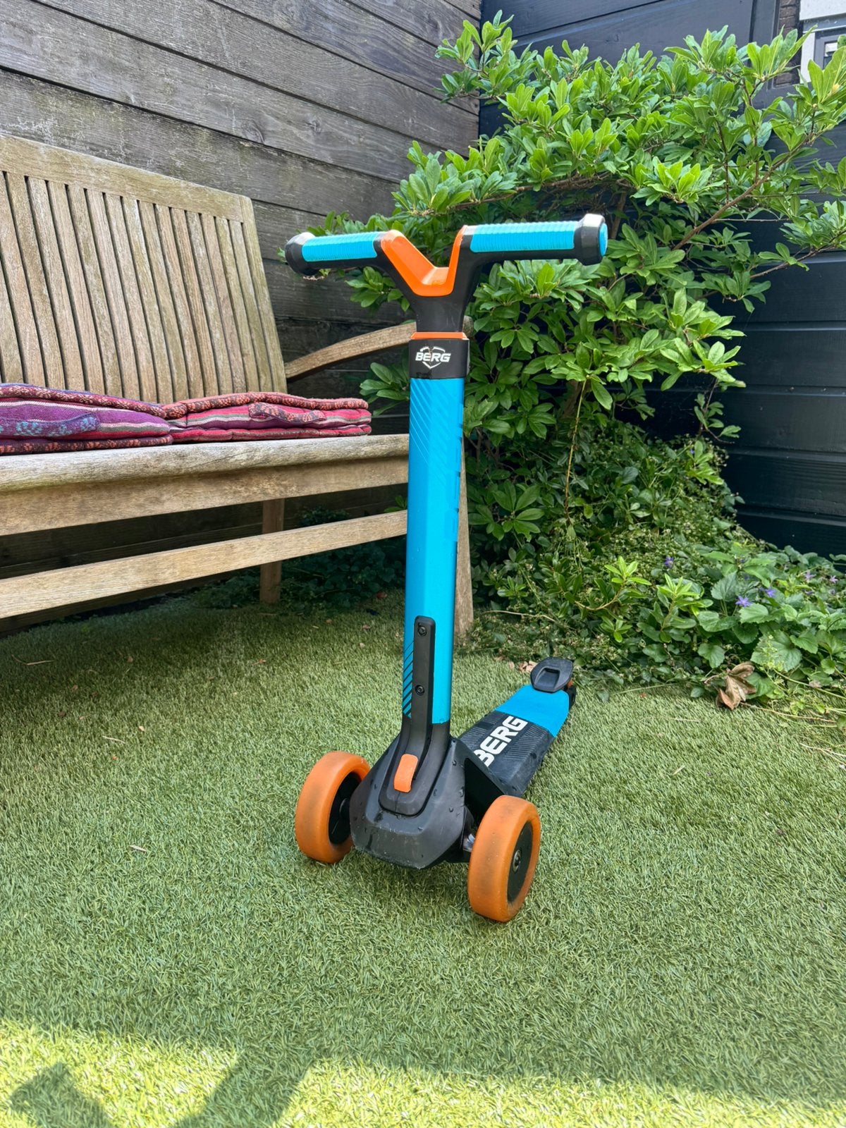 BERG Nexo drie wiel kinderstep inclusief led wielen, Ophalen, Zo goed als nieuw, Gewone step