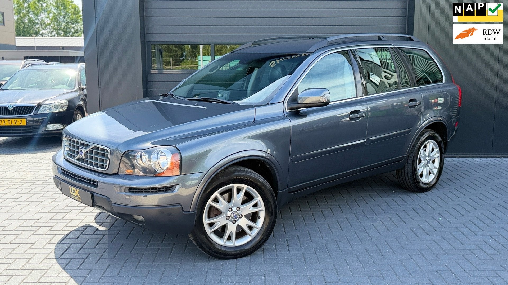 Volvo XC90 2.5 T Momentum 7Persoons|Trekhaak, Auto's, Gebruikt, 1991 kg, 7 stoelen, 2521 cc