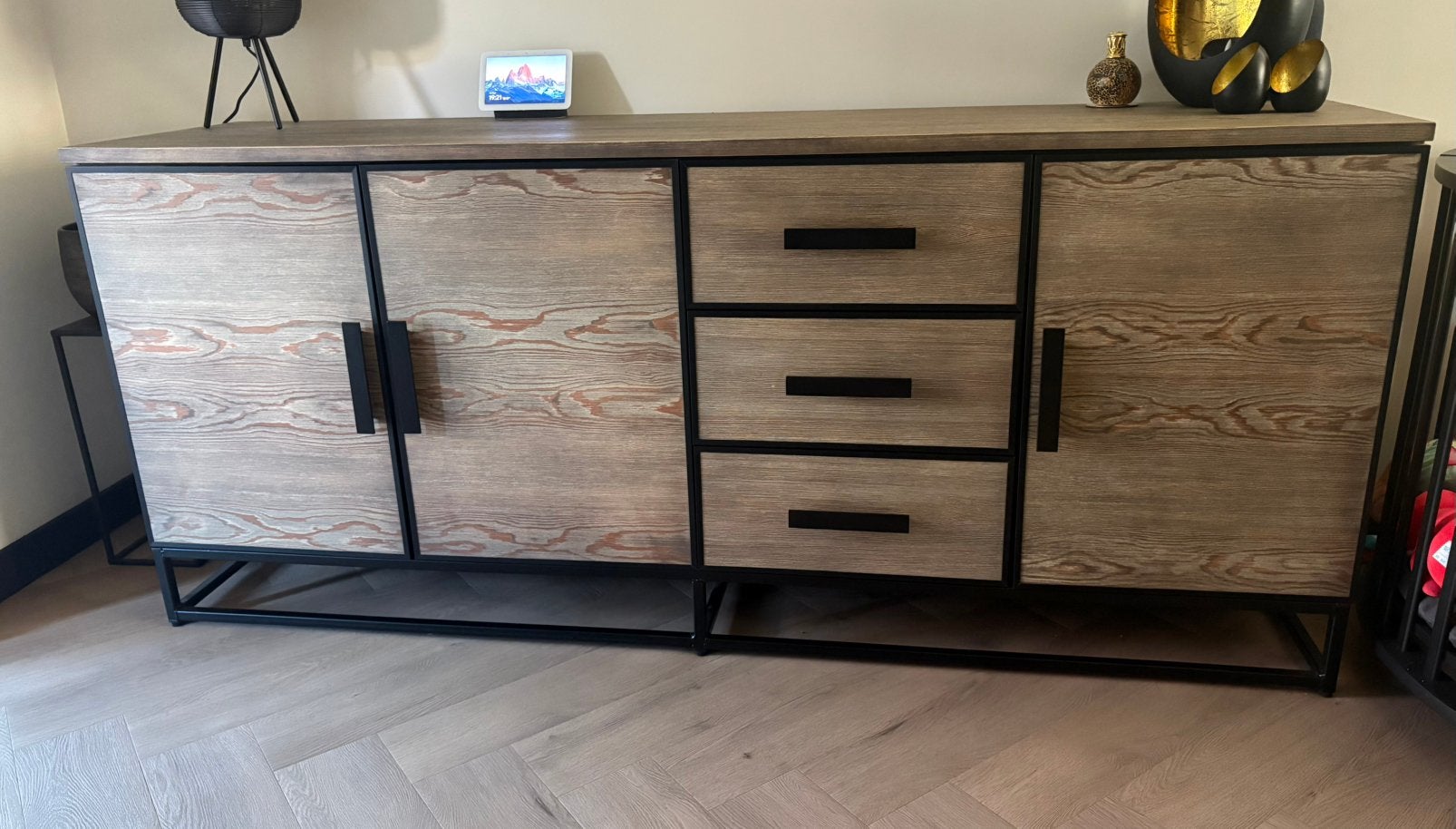 Dressoir Edison Haco old pine, Ophalen, Grenenhout, 150 tot 200 cm, Zo goed als nieuw
