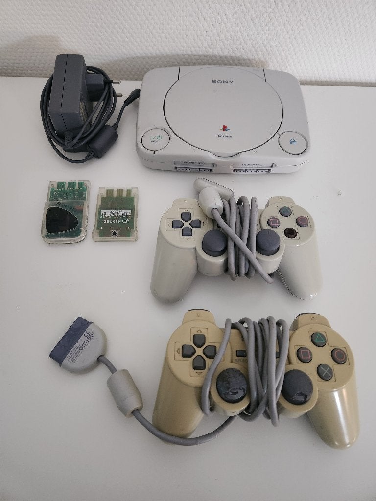 Playstation 1 mini - PS One - SCPH -102, Ophalen of Verzenden, Gebruikt, Met 2 controllers, Met geheugenkaart
