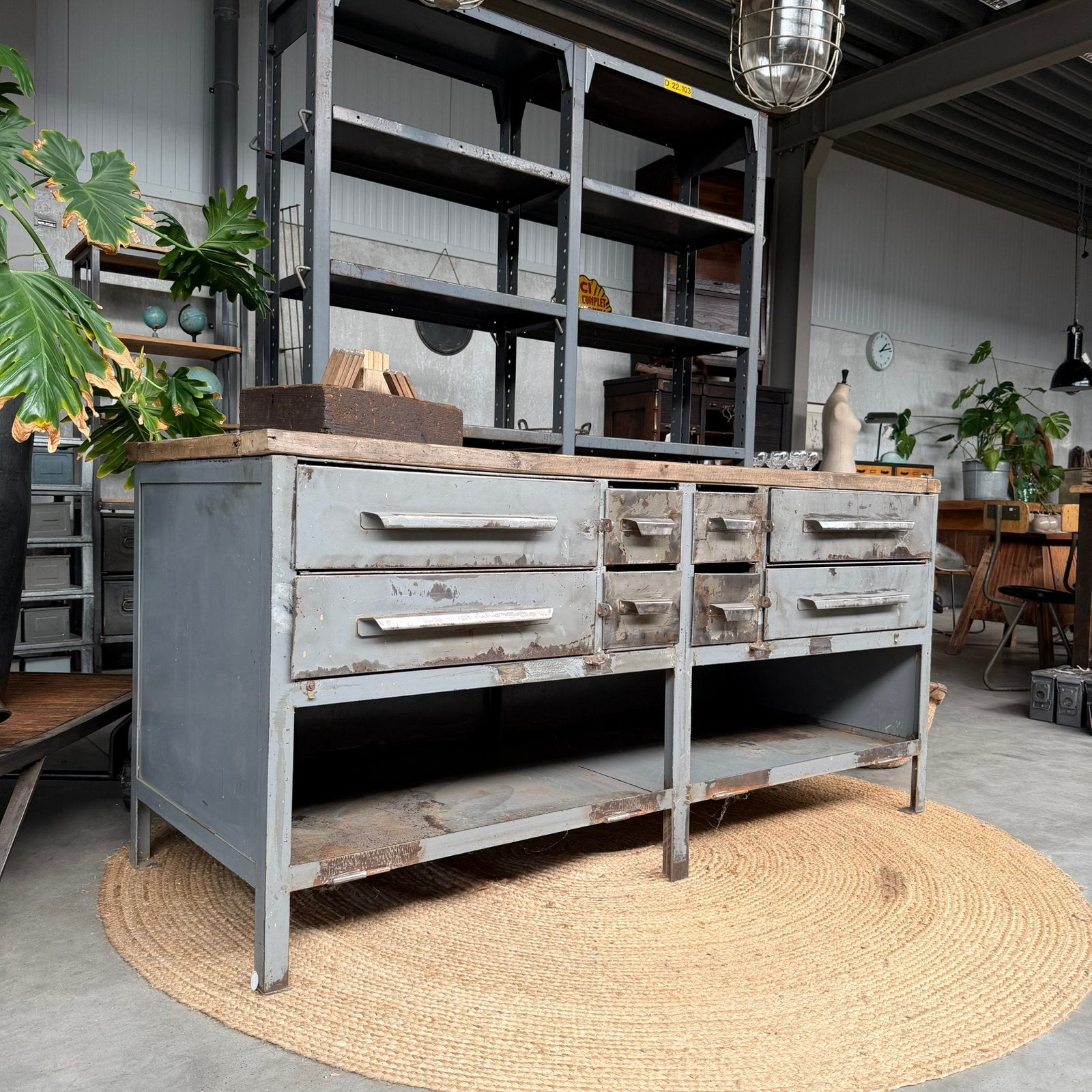 Oude werkbank, toonbank, vintage dressoir, industriële kast, Ophalen