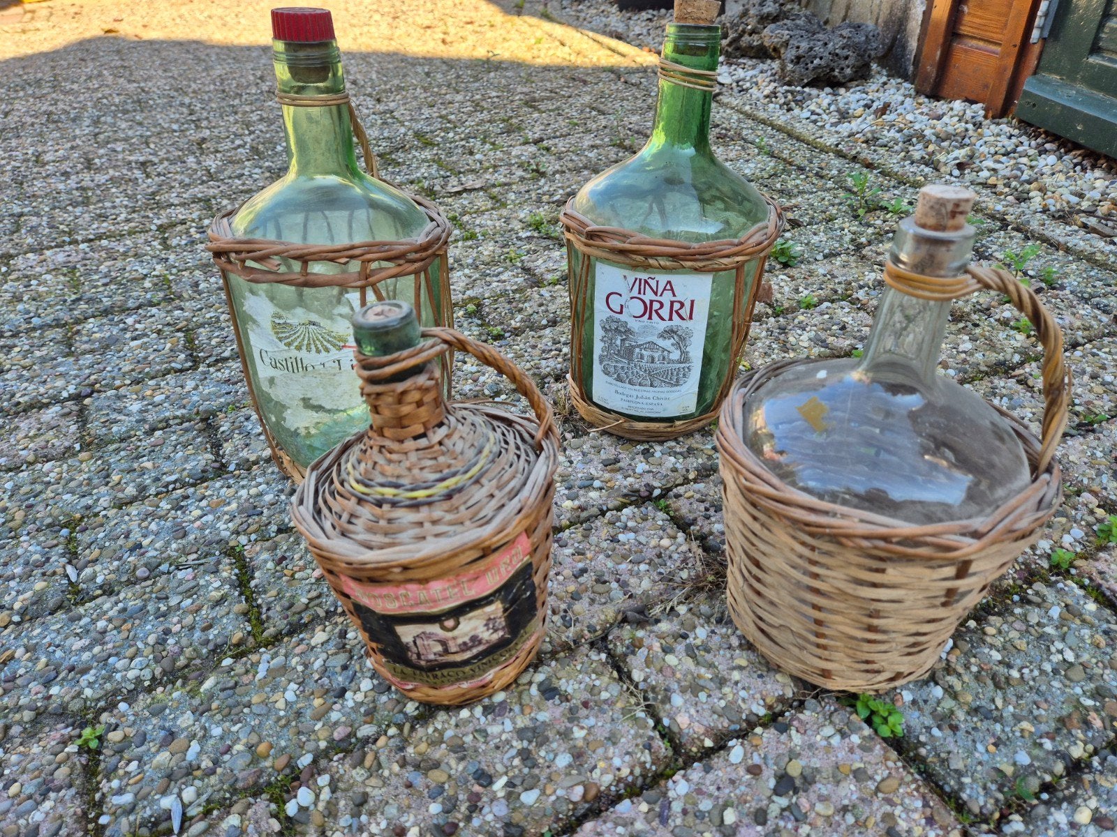 Vintage Wijnflessen met Rietwerk - Decoratief Set van 4, Ophalen