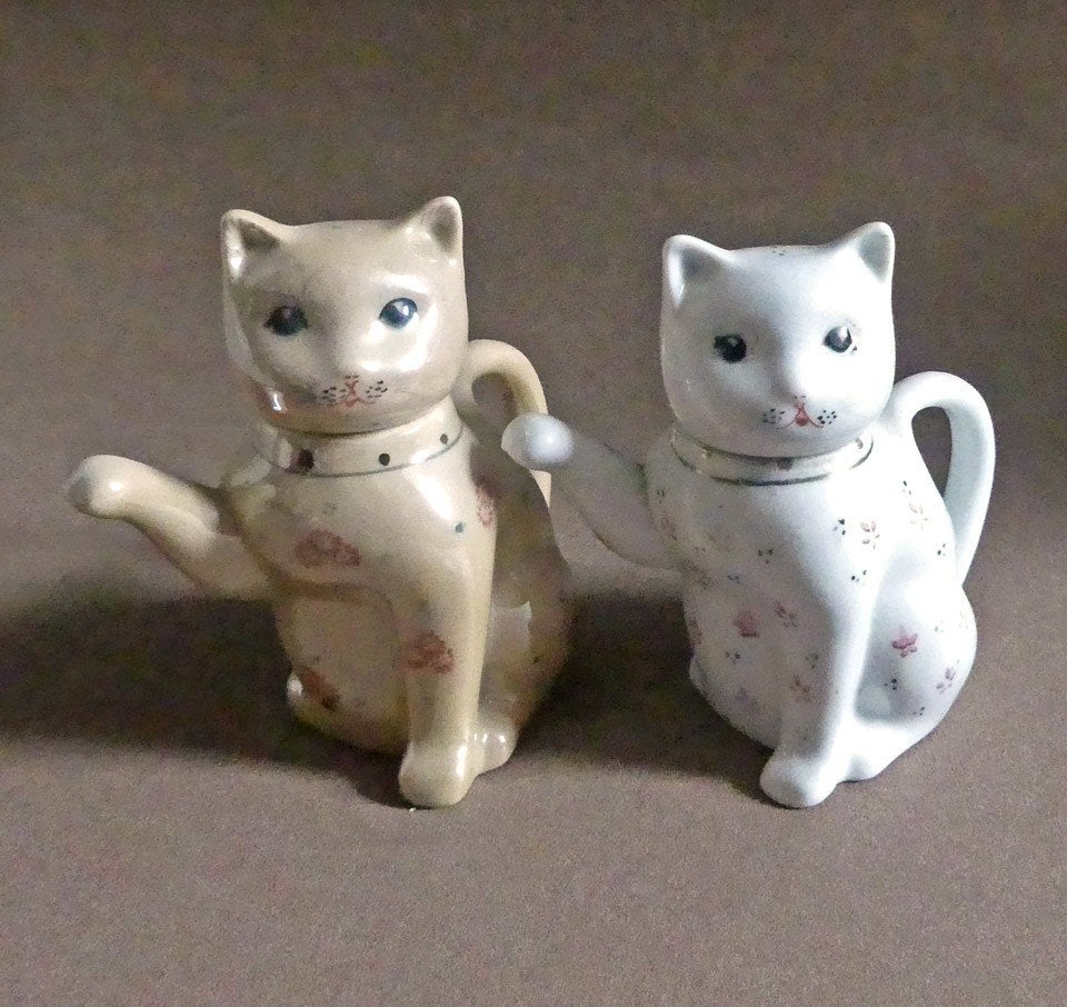 Katten theepotje 2x vintage poezentheepot poes kat theepot, Ophalen of Verzenden, Gebruikt, Dier