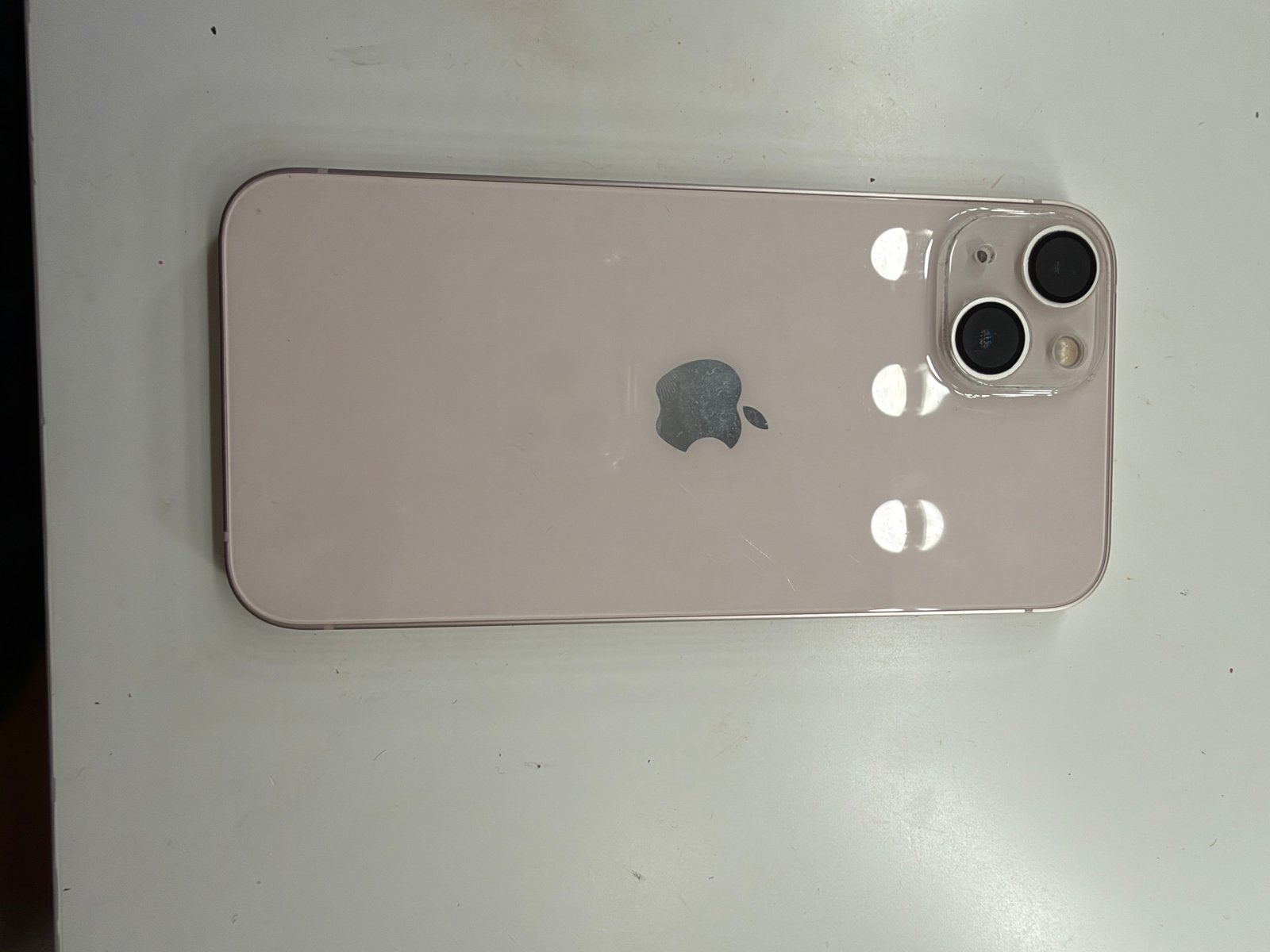 Foto 2 van iPhone 13 - Roze - Zeer nette staat, krasvrij