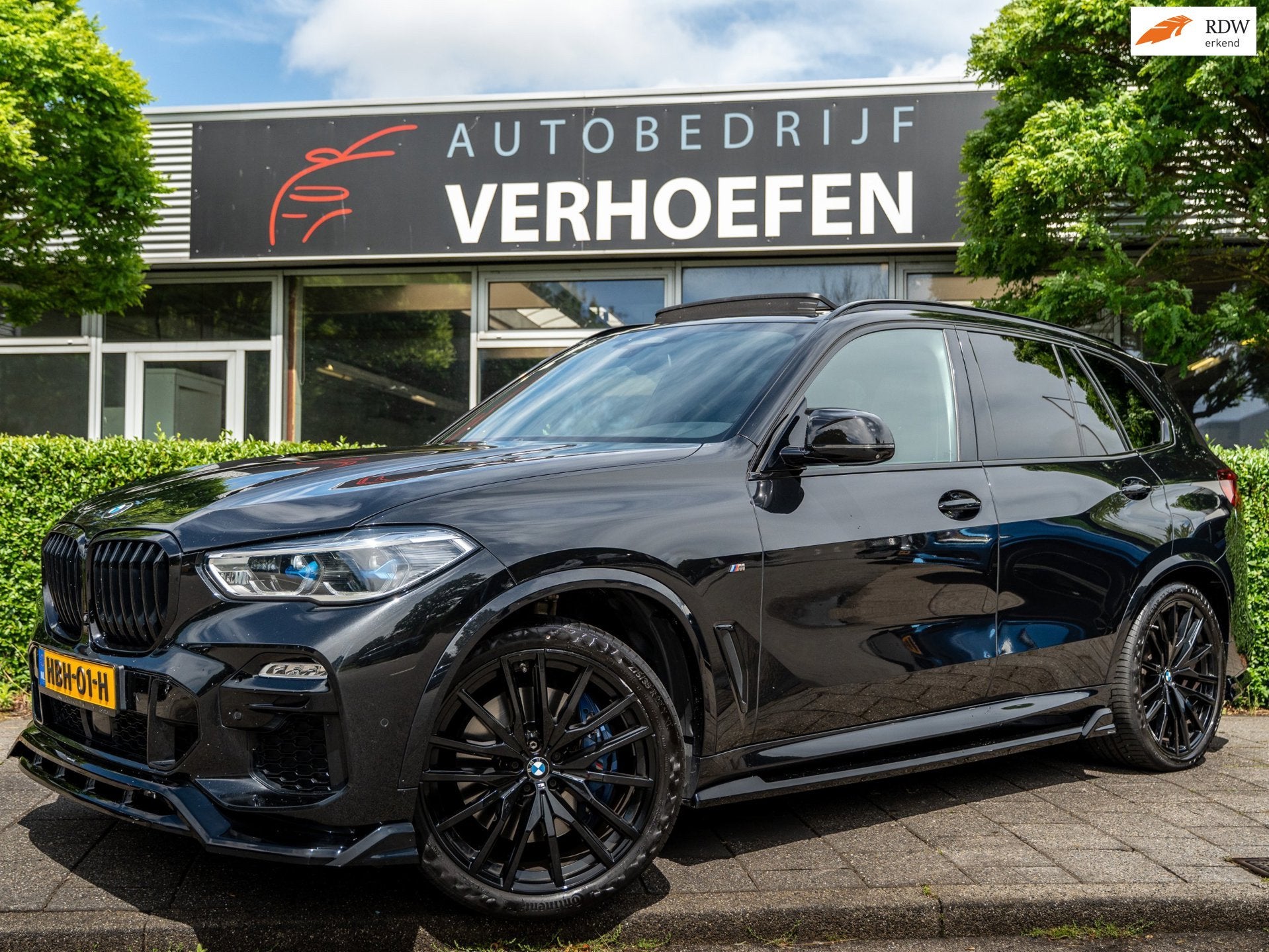 BMW X5 M50i High Executive - SKYLOUNGE - MAXTON DESIGN - LAS, Automaat, Gebruikt, 4395 cc, Zwart
