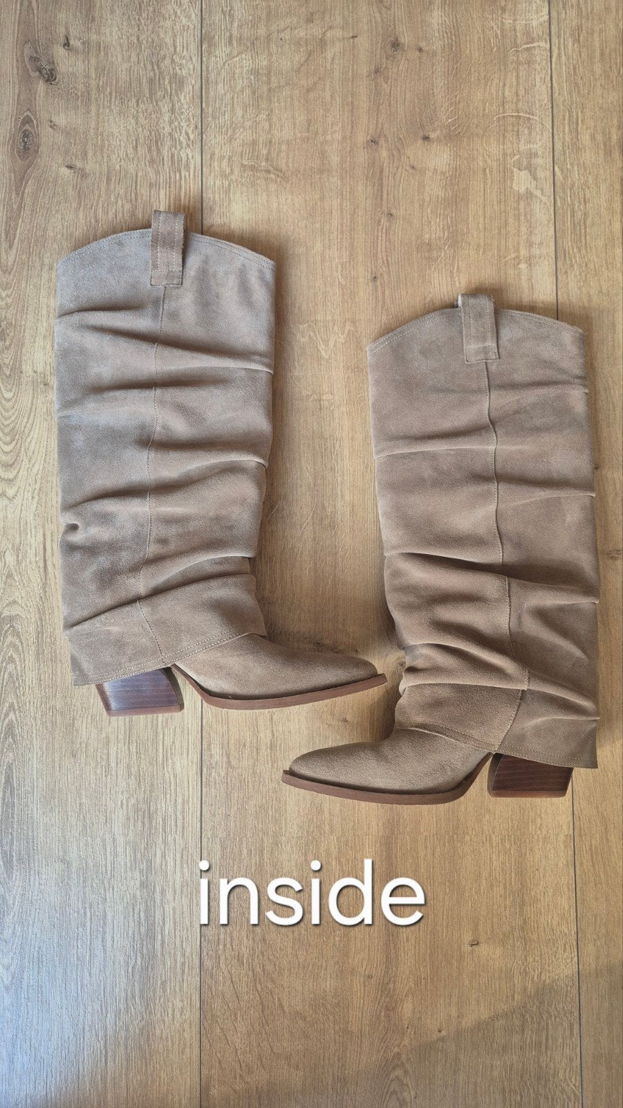 Beige suède cowboylaarzen met flap - maat 39, Kleding | Dames, Hoge laarzen, Beige, Ophalen of Verzenden, Zo goed als nieuw