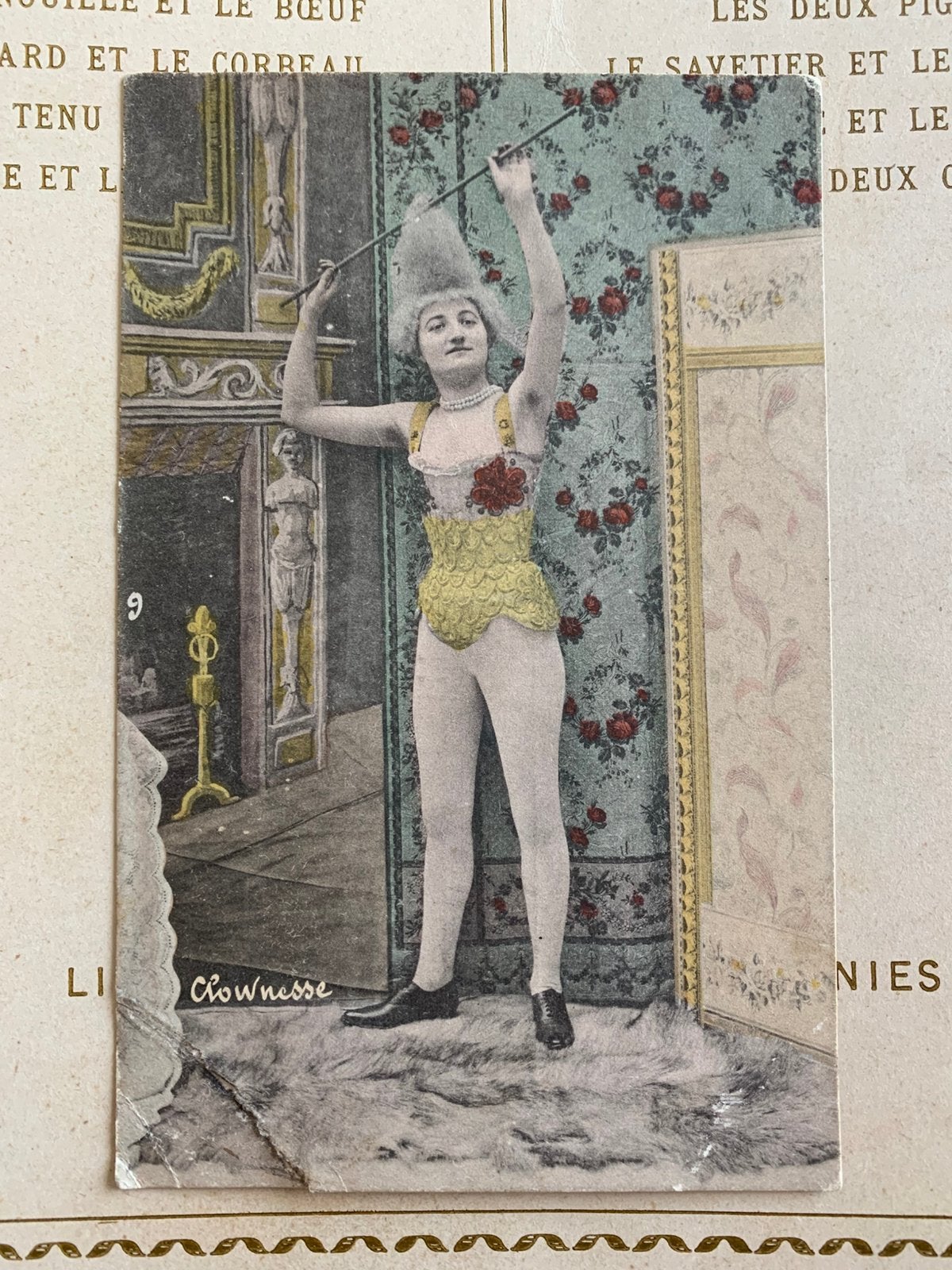Aan een militair - Clownesse - Dame met zweepje (SL), Ophalen of Verzenden, Voor 1920, Gelopen, Overige thema's