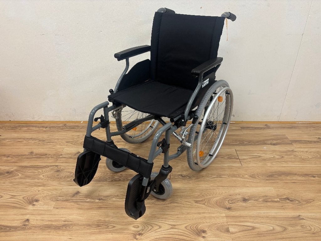 lichtgewicht rolstoel comfortabel en praktisch 45 cm zitbr.