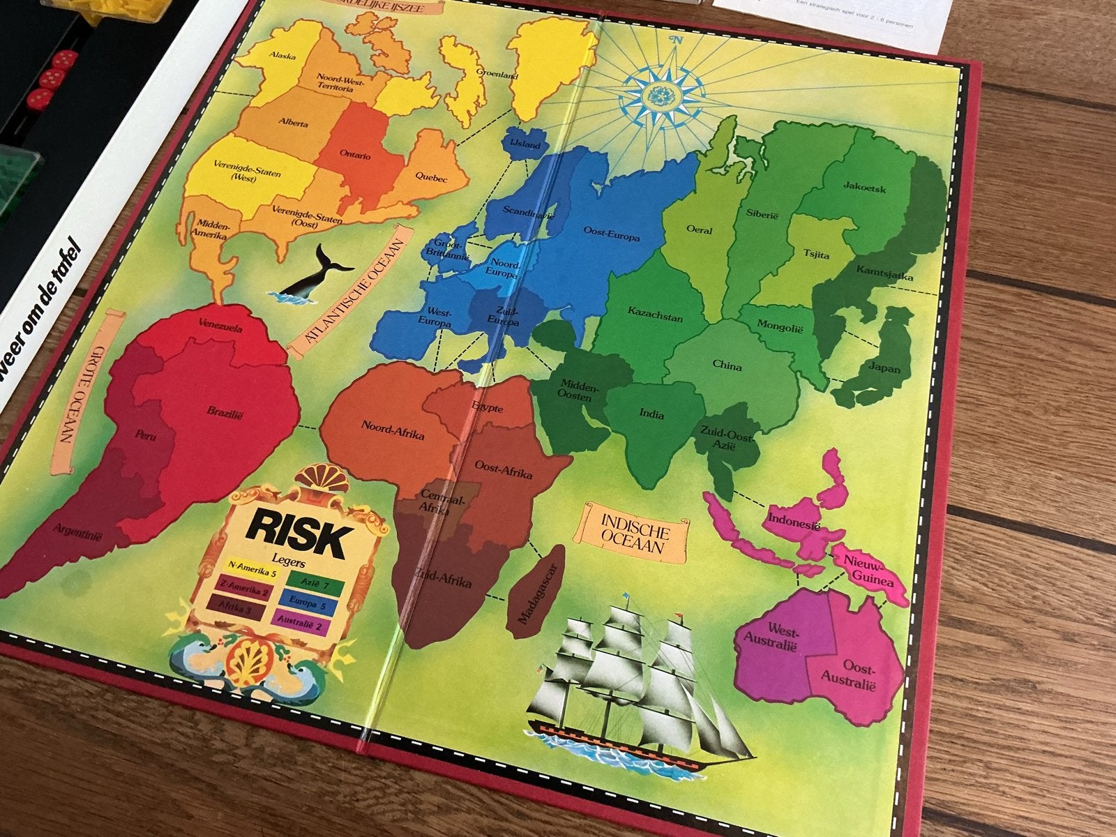 Risk Wereldveroverend! Bordspel spel witte wit doos vintage, Drie of vier spelers, Ophalen of Verzenden, Gebruikt