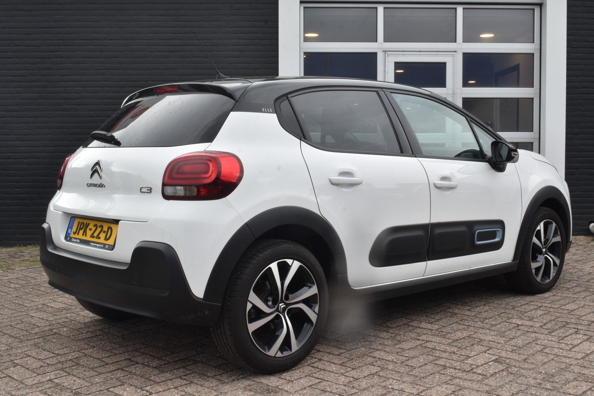 Citroën C3 PureTech 110 Shine | Elle Navigatie | Camera Ach, 1199 cc, Wit, Bedrijf, Handgeschakeld