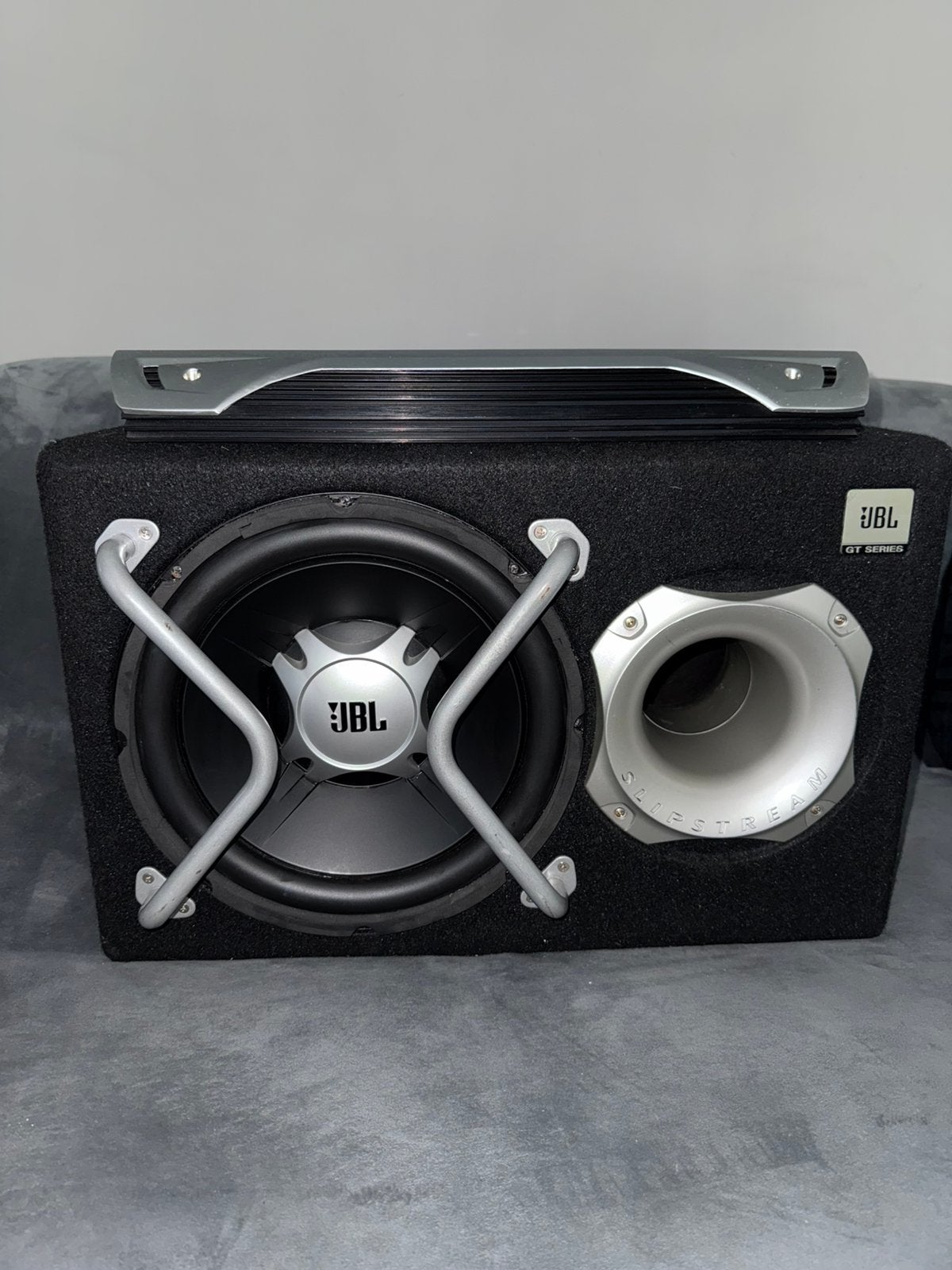 JBL GT5-1204BR subwoofer + JBL GTO 1004 versterker, Auto diversen, Ophalen, Zo goed als nieuw