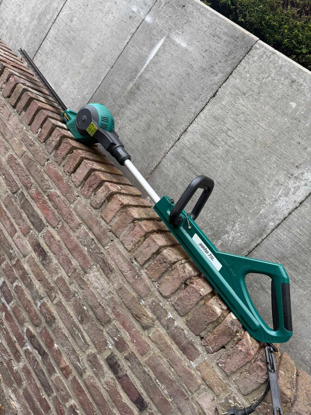 Garden Tec heggenschaar met verlende steel., Tuin en Terras, Ophalen, Zo goed als nieuw, Elektrisch