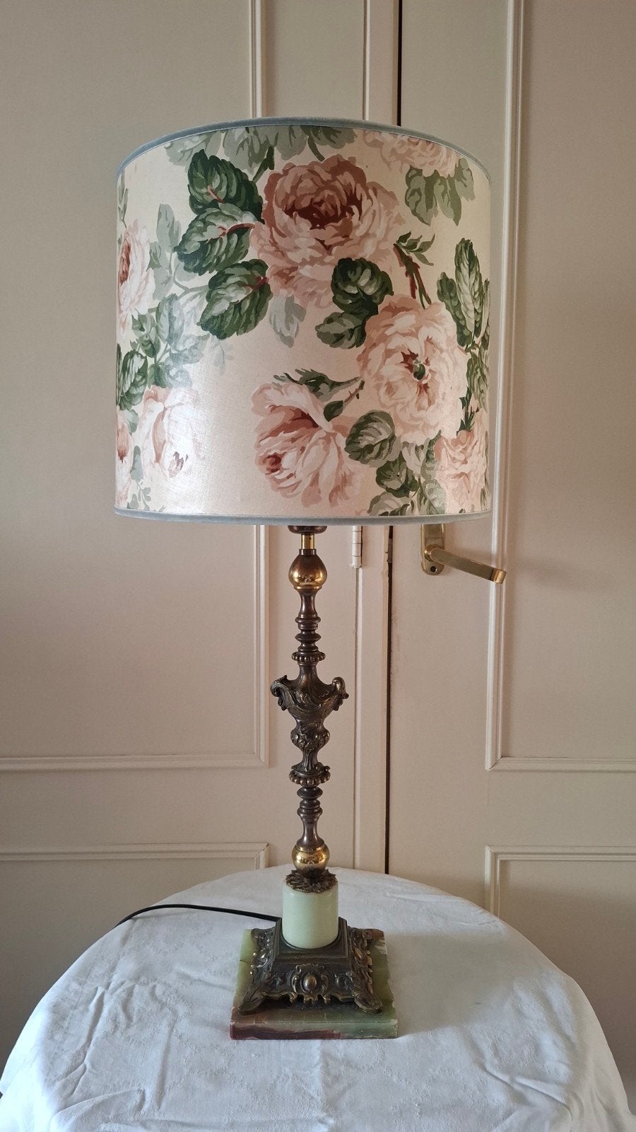 Antieke tafellamp met marmeren voet en bloemenkap, Antiek en Kunst, Antiek | Lampen, Ophalen