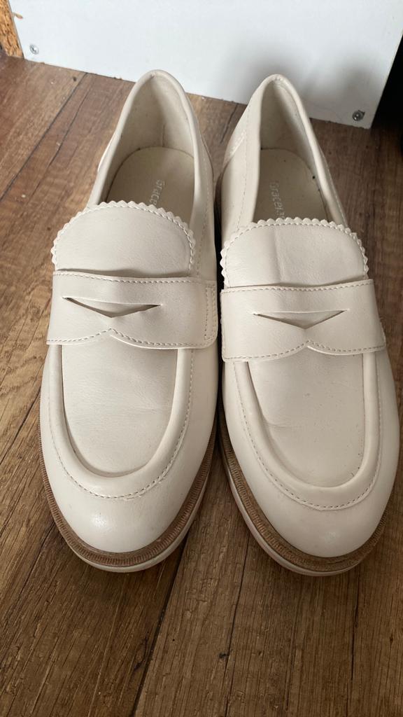 Instappers Graceland creme, Ophalen of Verzenden, Zo goed als nieuw, Beige, Instappers